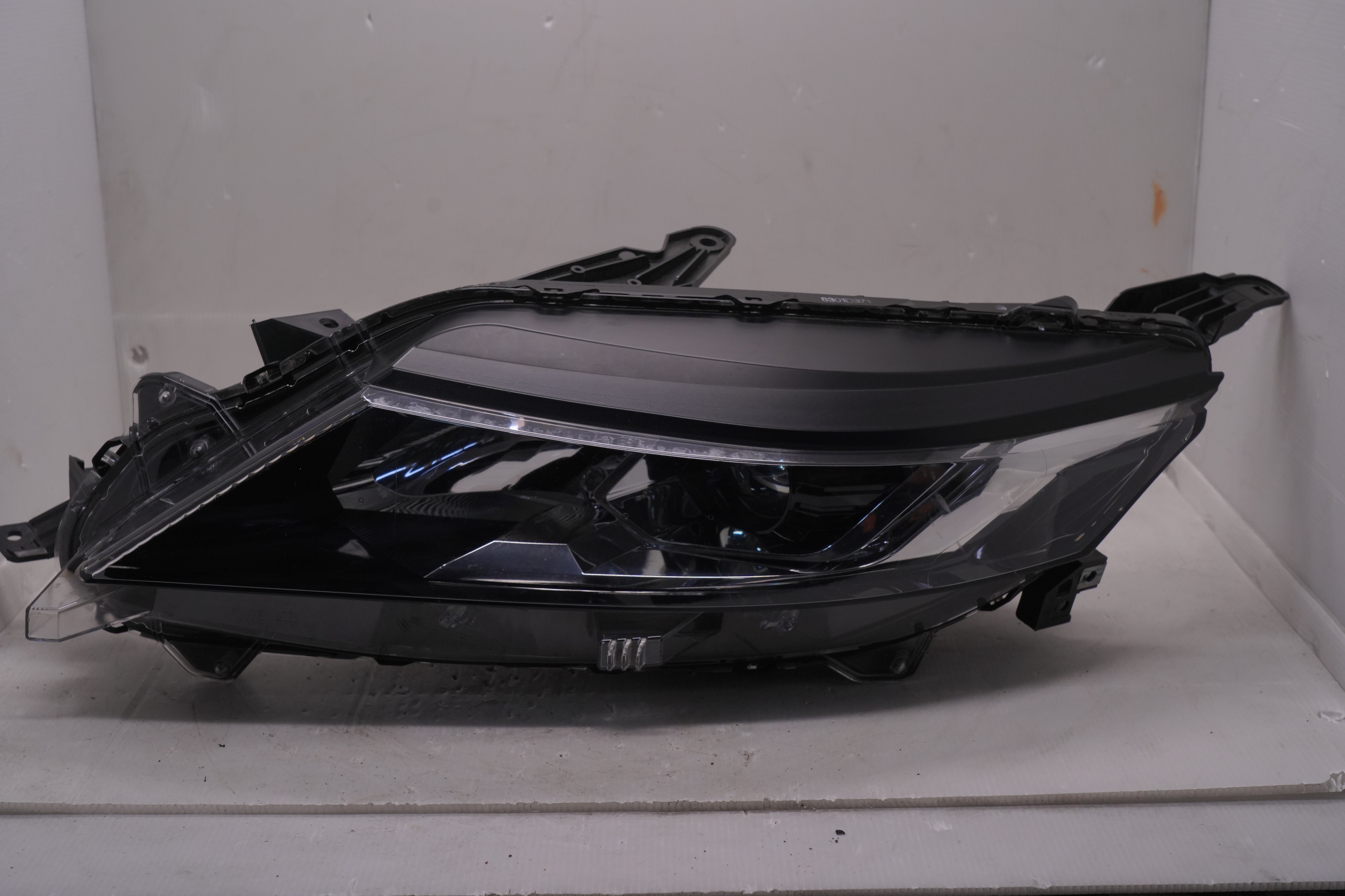 MITSUBISHI TRITON L200 2019-2023 HALOGEN L.H.S HEADLIGHT GENUINE