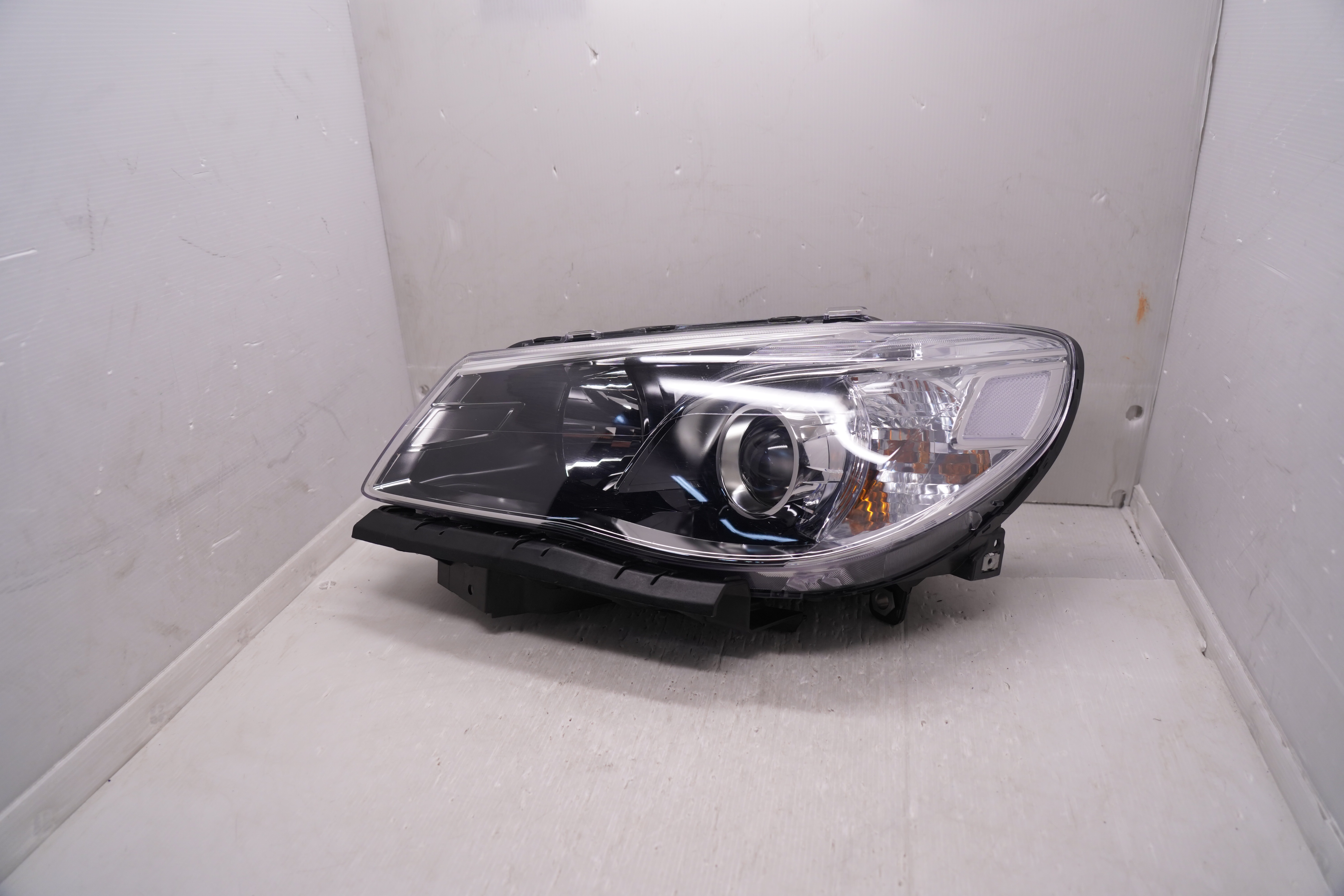 HOLDEN COMMODORE VF SV6 2013-2017 HALOGEN L.H.S HEADLIGHT GENUINE