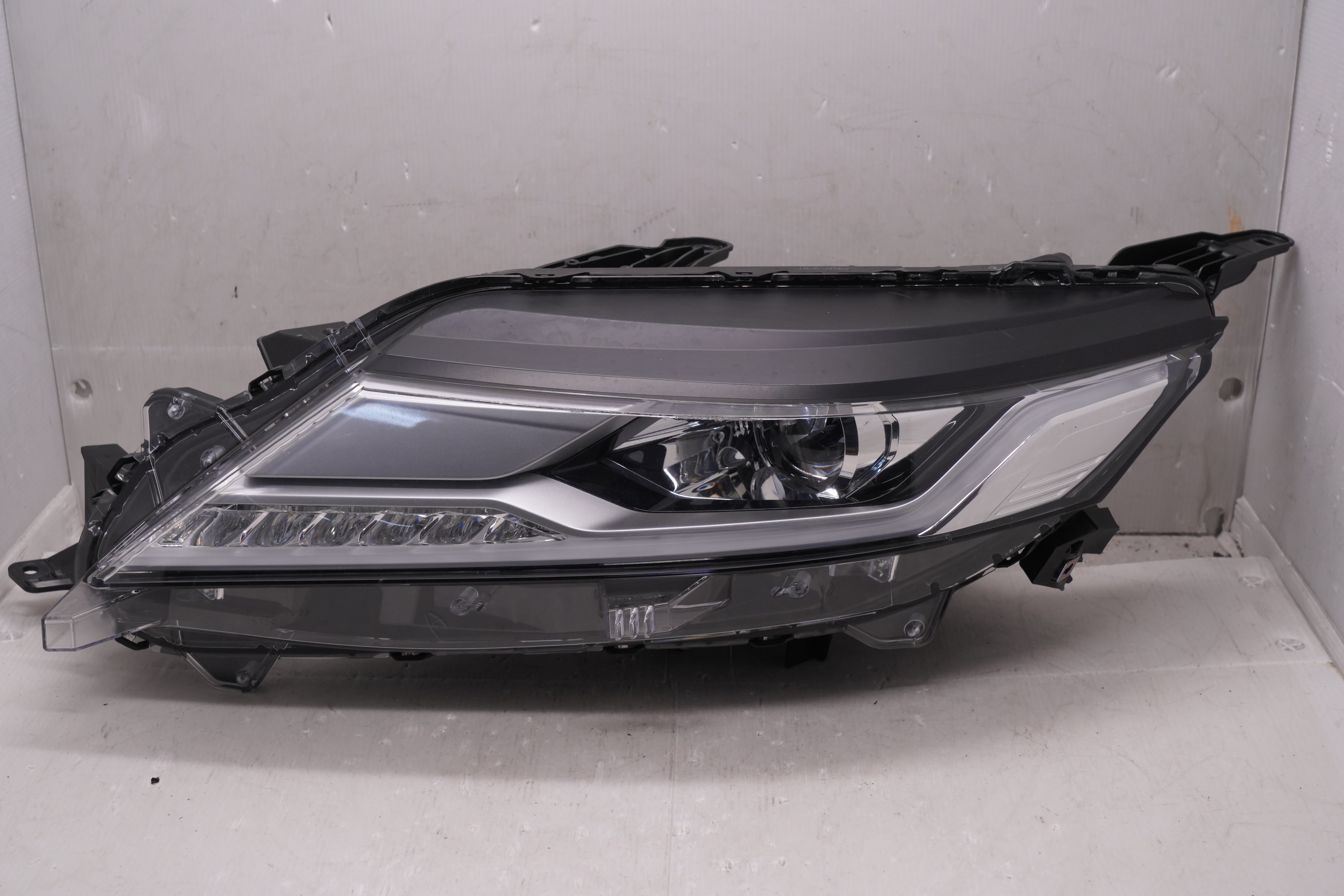 MITSUBISHI PAJERO L200 2019-2023 LED L.H.S HEADLIGHT GENUINE