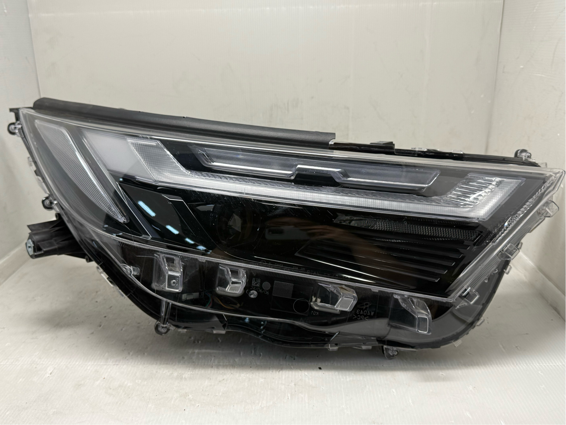 TOYOTA RAV4 2022-2023 LED R.H.S HEADLIGHT GENUINE