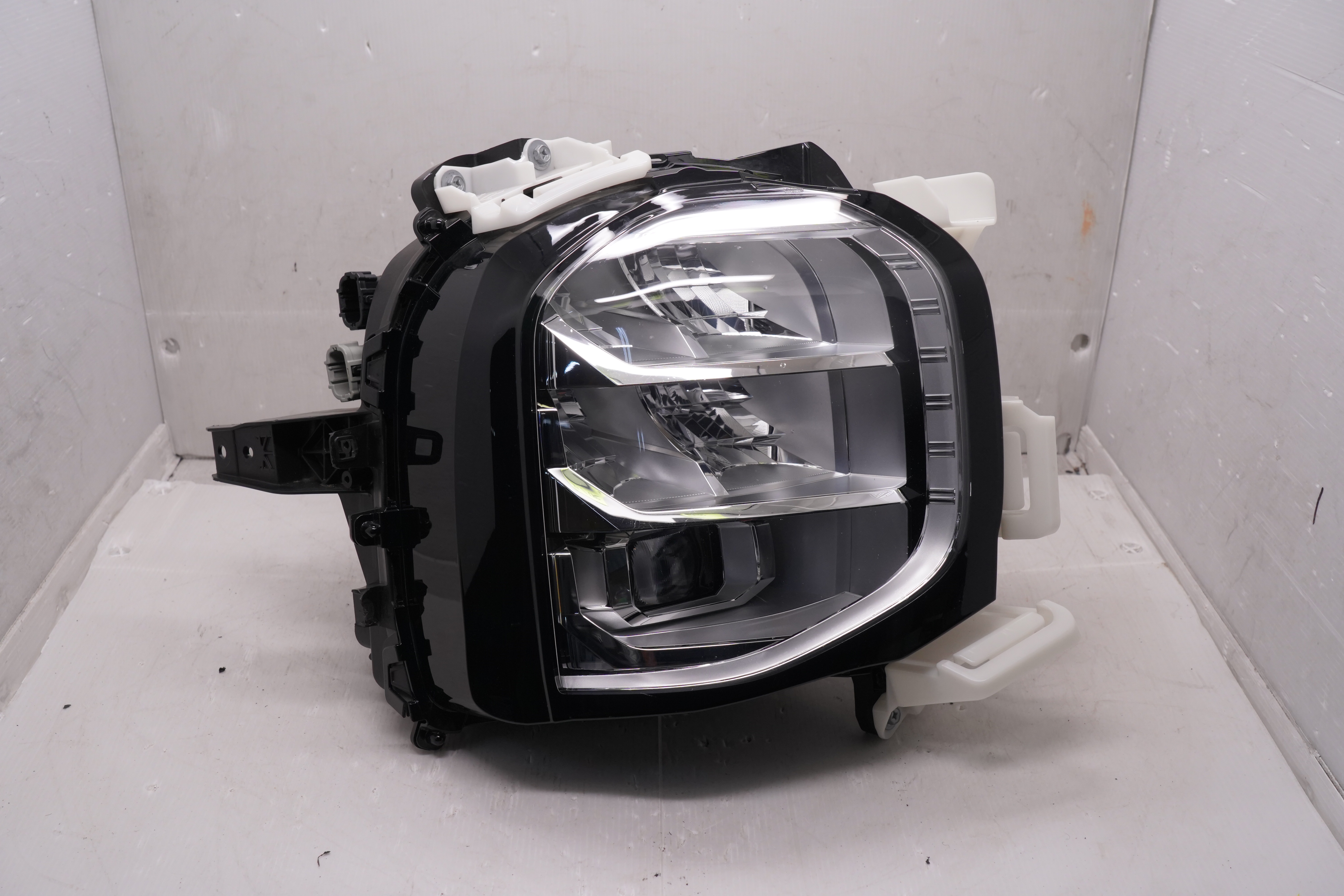 MITSUBISHI OUTLANDER 2021-2025 LED R.H.S HEADLIGHT GENUINE