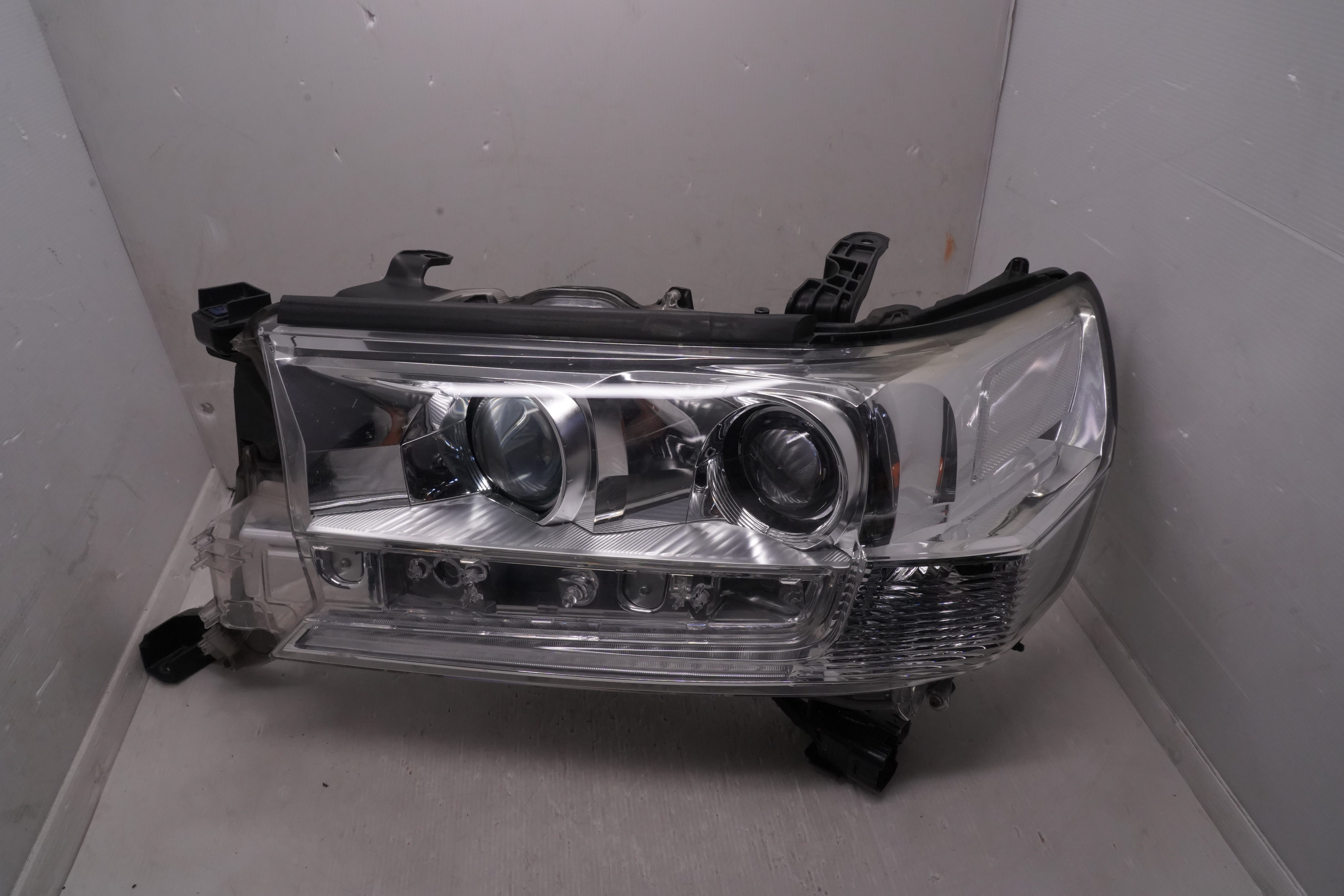TOYOTA LANDCRUISER 200 SERIES VDJ200R 2016-2021 LED L.H.S HEADLIGHT GENUINE