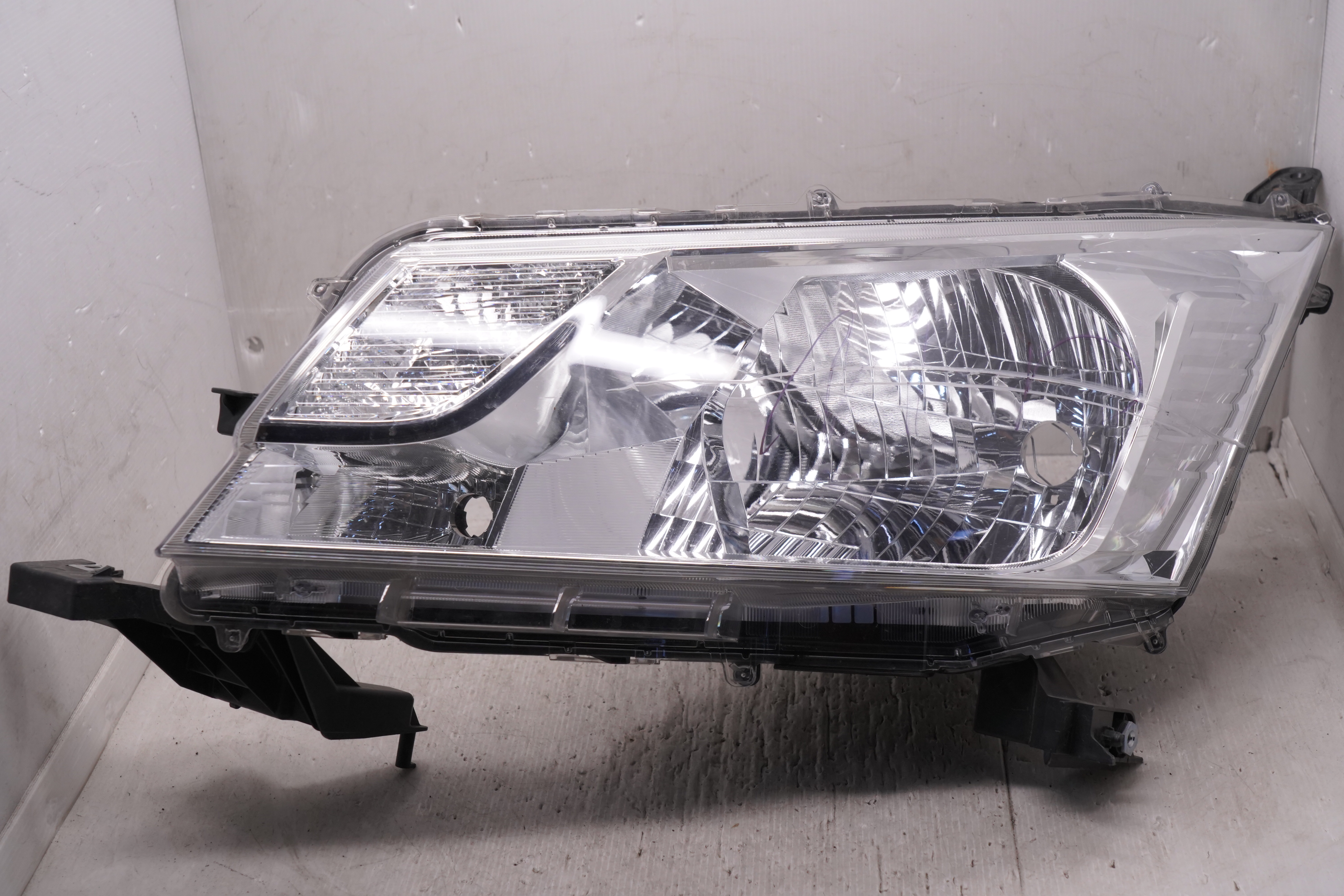 TOYOTA HIACE 2019-2022 HALOGEN L.H.S HEADLIGHT GENUINE