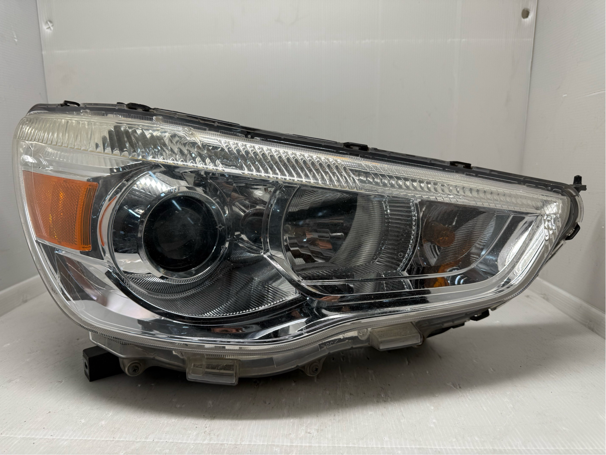 MITSUBISHI ASX 2010-2018 HALOGEN R.H.S HEADLIGHT GENUINE
