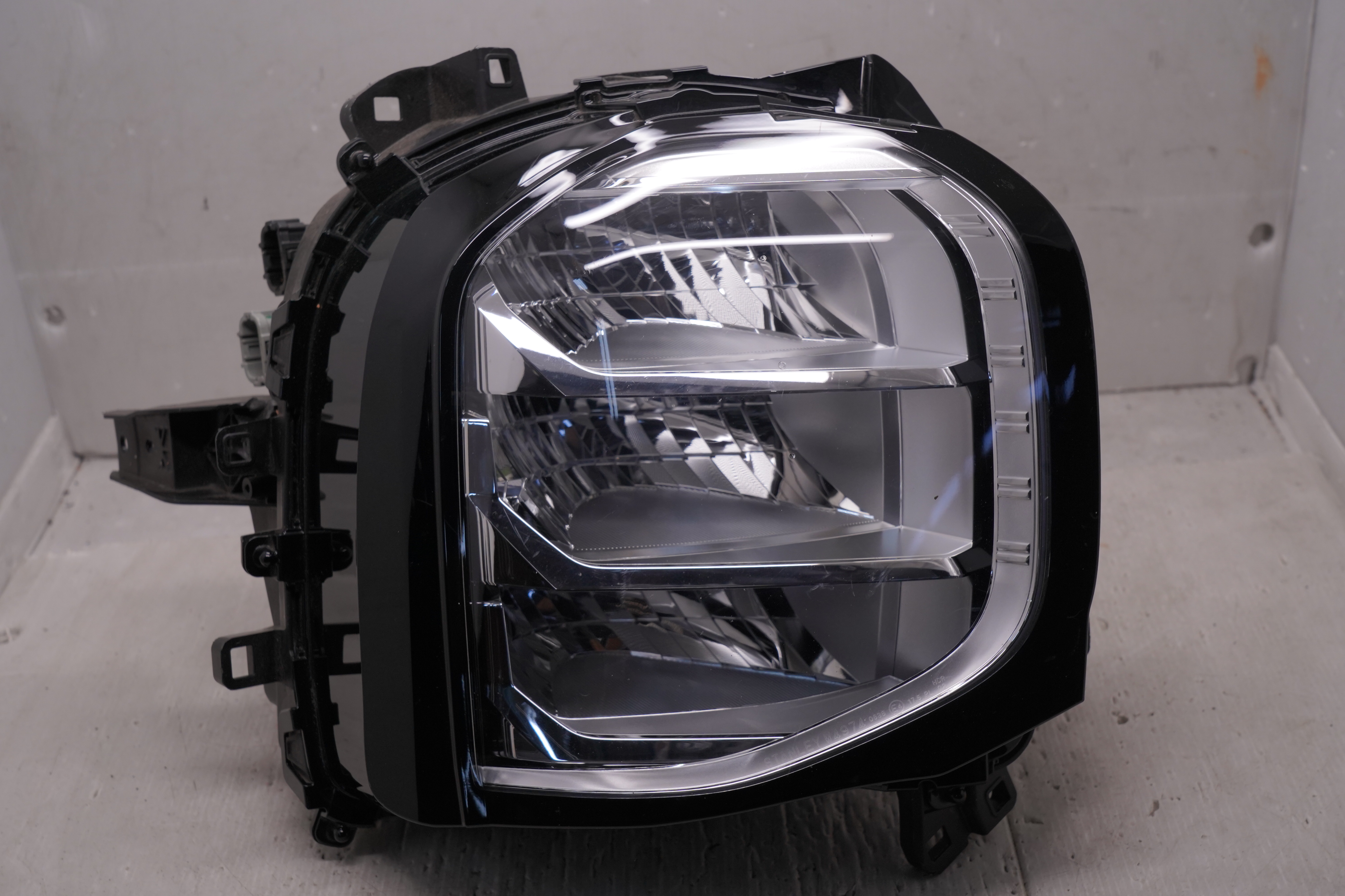 MITSUBISHI OUTLANDER 2022-2024 LED R.H.S GENUINE