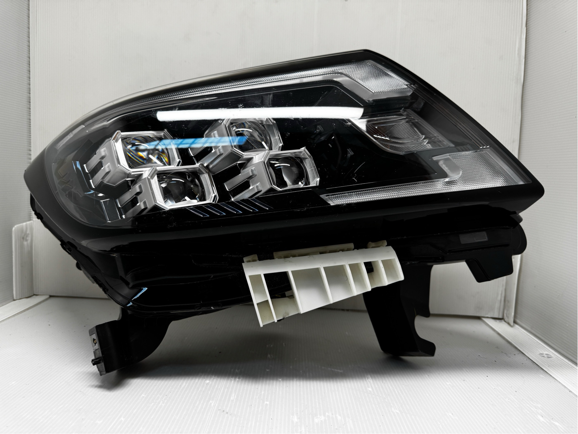 NISSAN NAVARA 2021-2023 LED R.H.S HEADLIGHT GENUINE