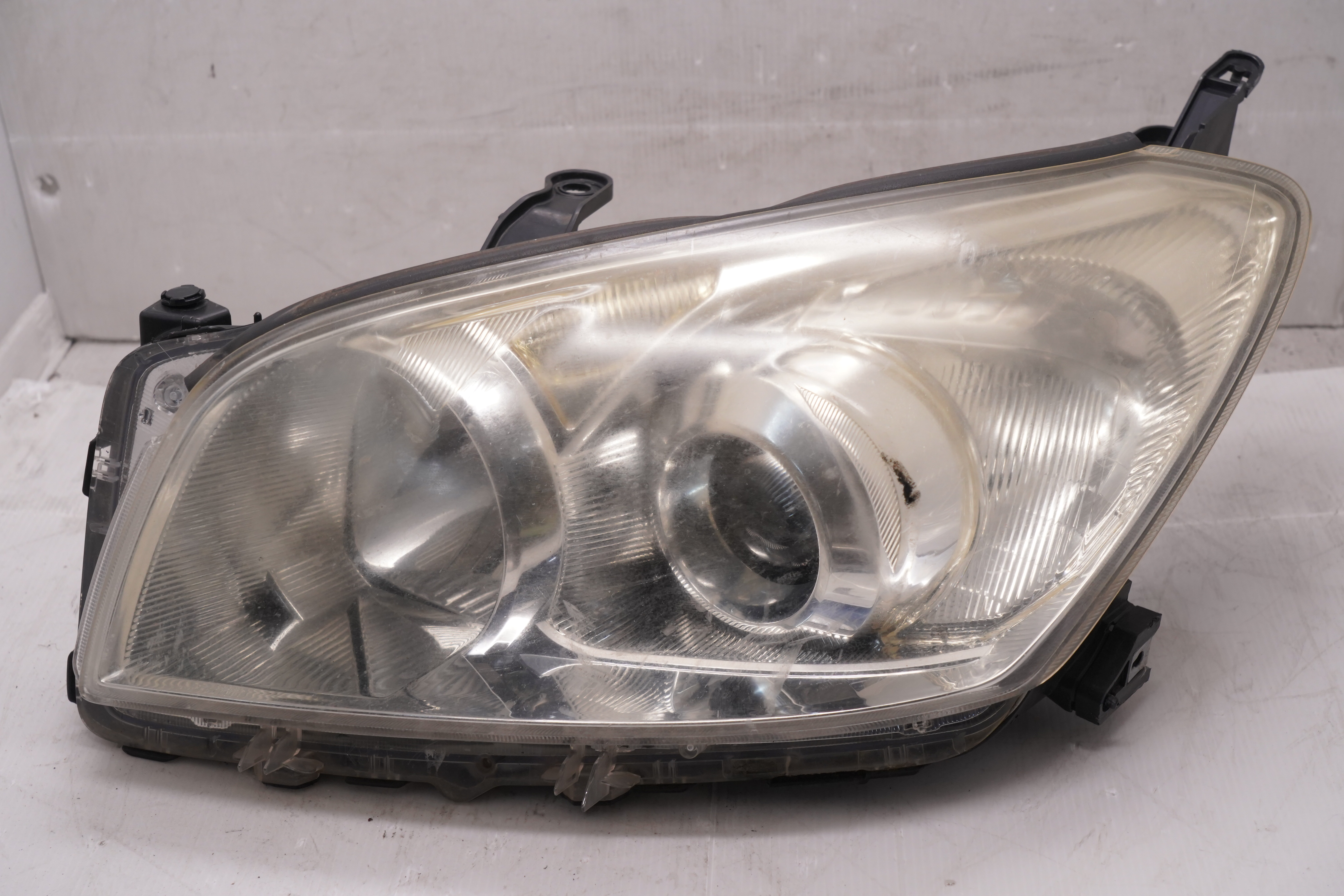 TOYOTA RAV4 III 2009-2012 HALOGEN L.H.S HEADLIGHT GENUINE