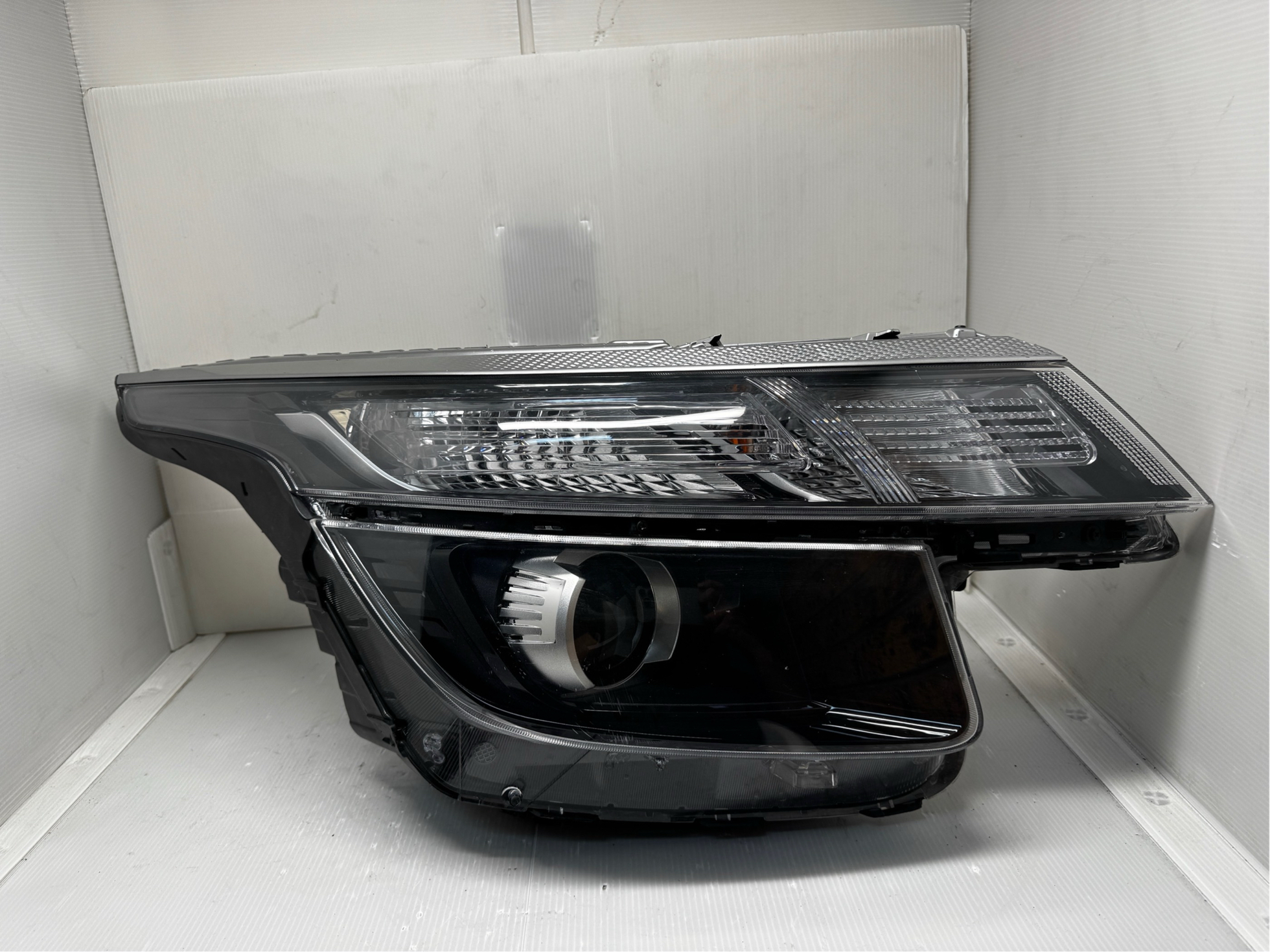 Kia SELTOS 2019 2020 R.H.S HEADLIGHT GENUINE