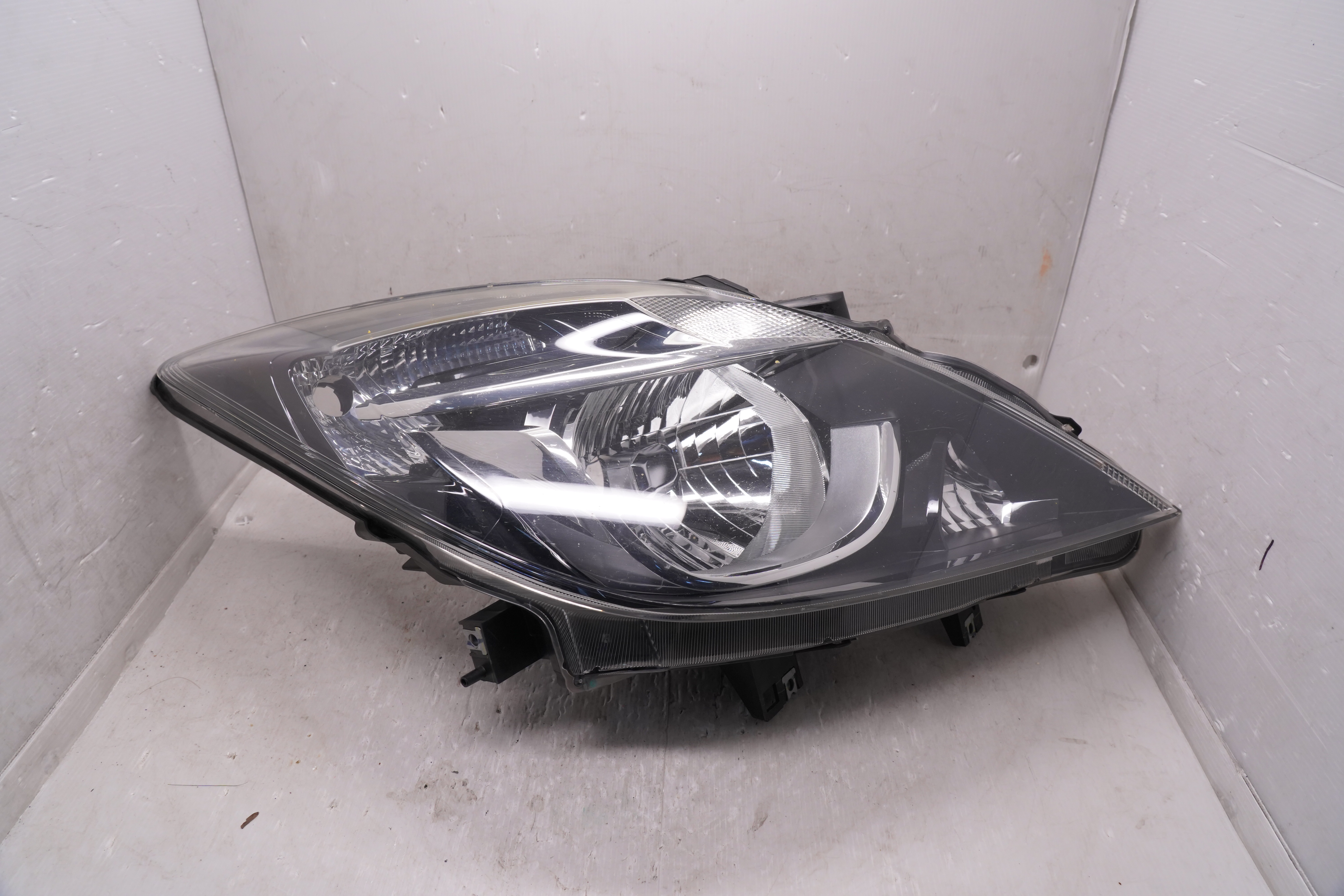 MAZDA BT50 P/UP 2015-2020 R.H.S HEADLIGHT GENUINE