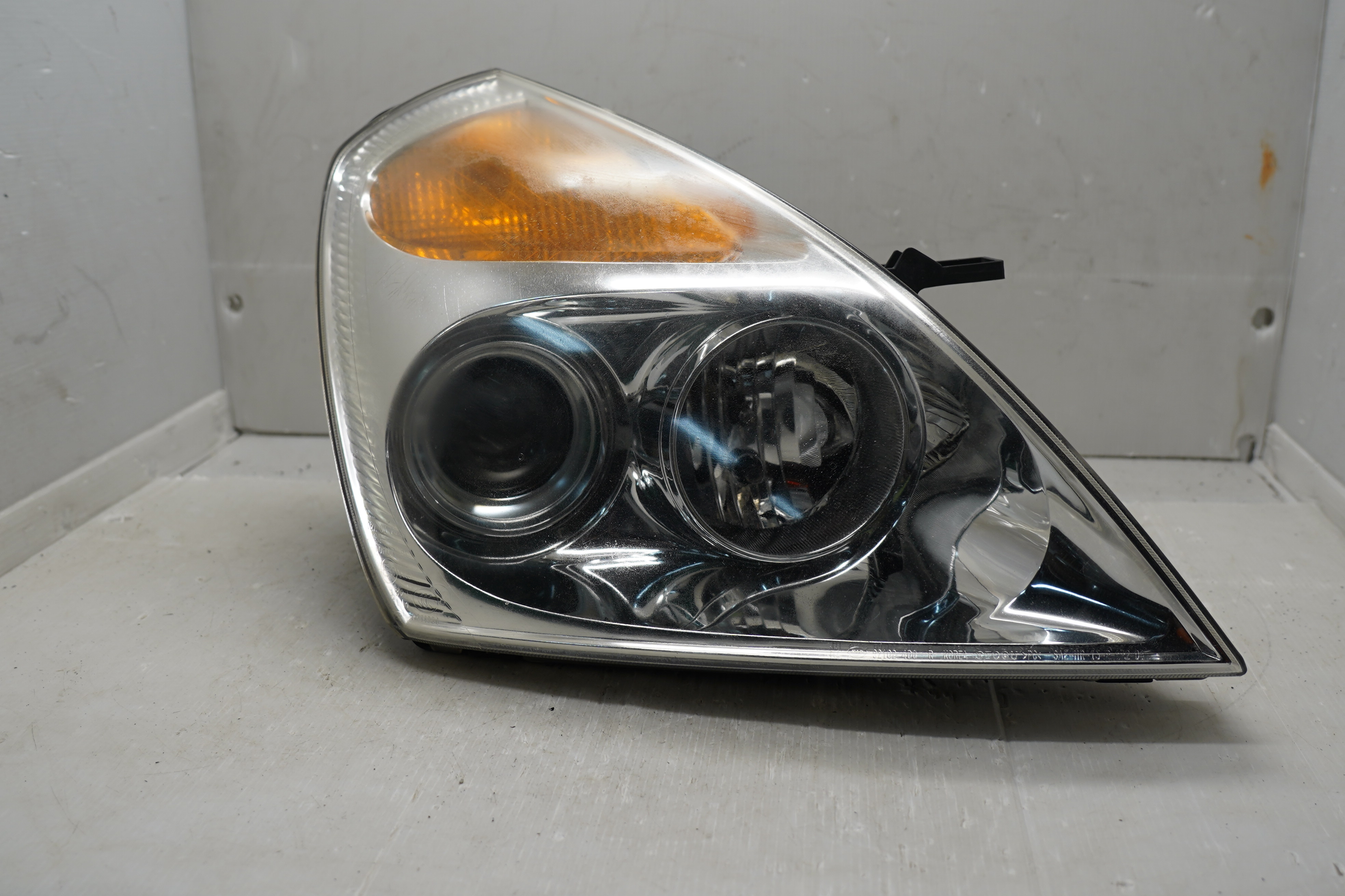 KIA GRAND CARNIVAL VQ-R 2012-2015 HALOGEN R.H.S HEADLIGHT