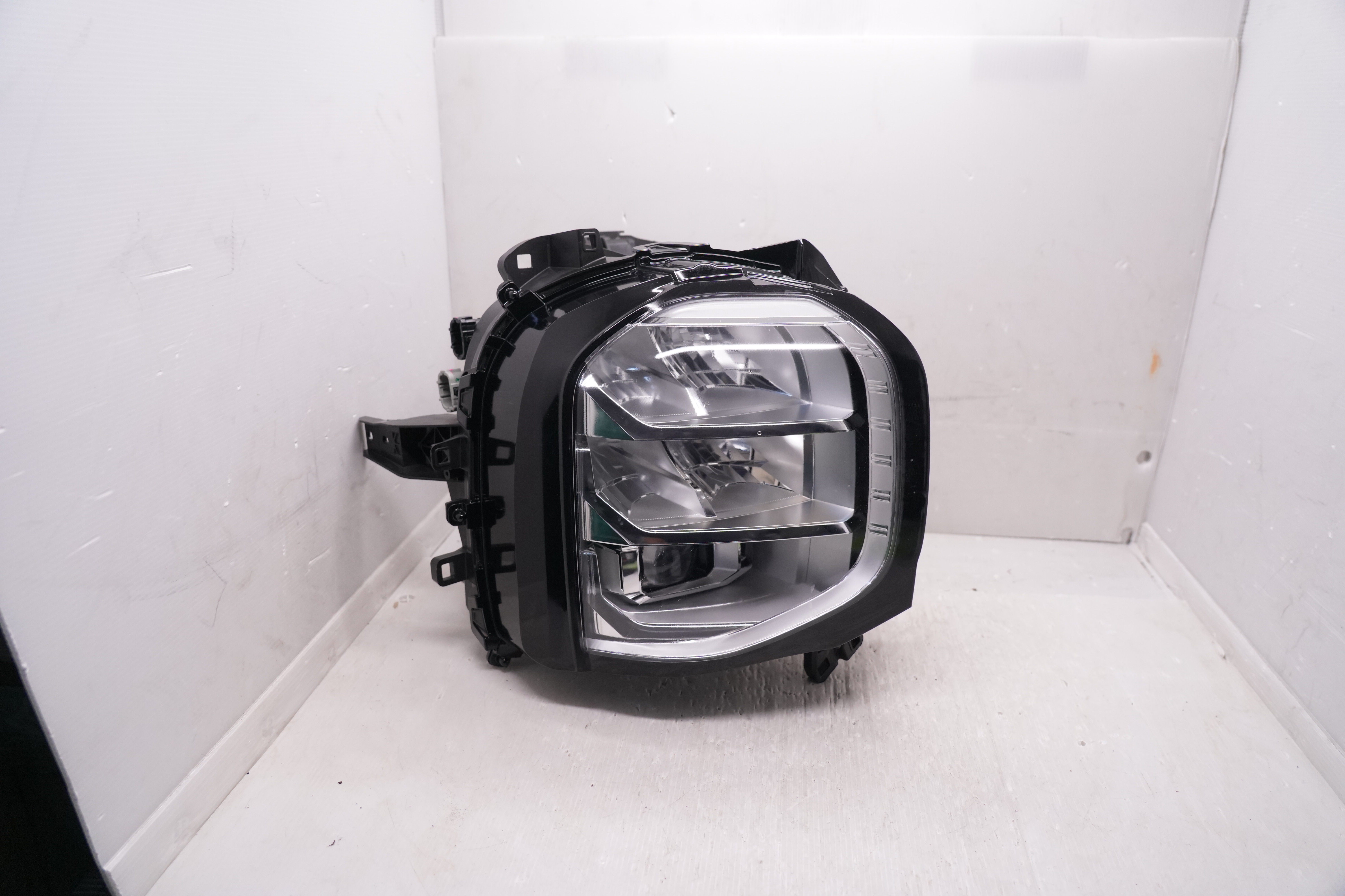 MITSUBISHI OUTLANDER 2021-2023 LED R.H.S HEADLIGHT GENUINE