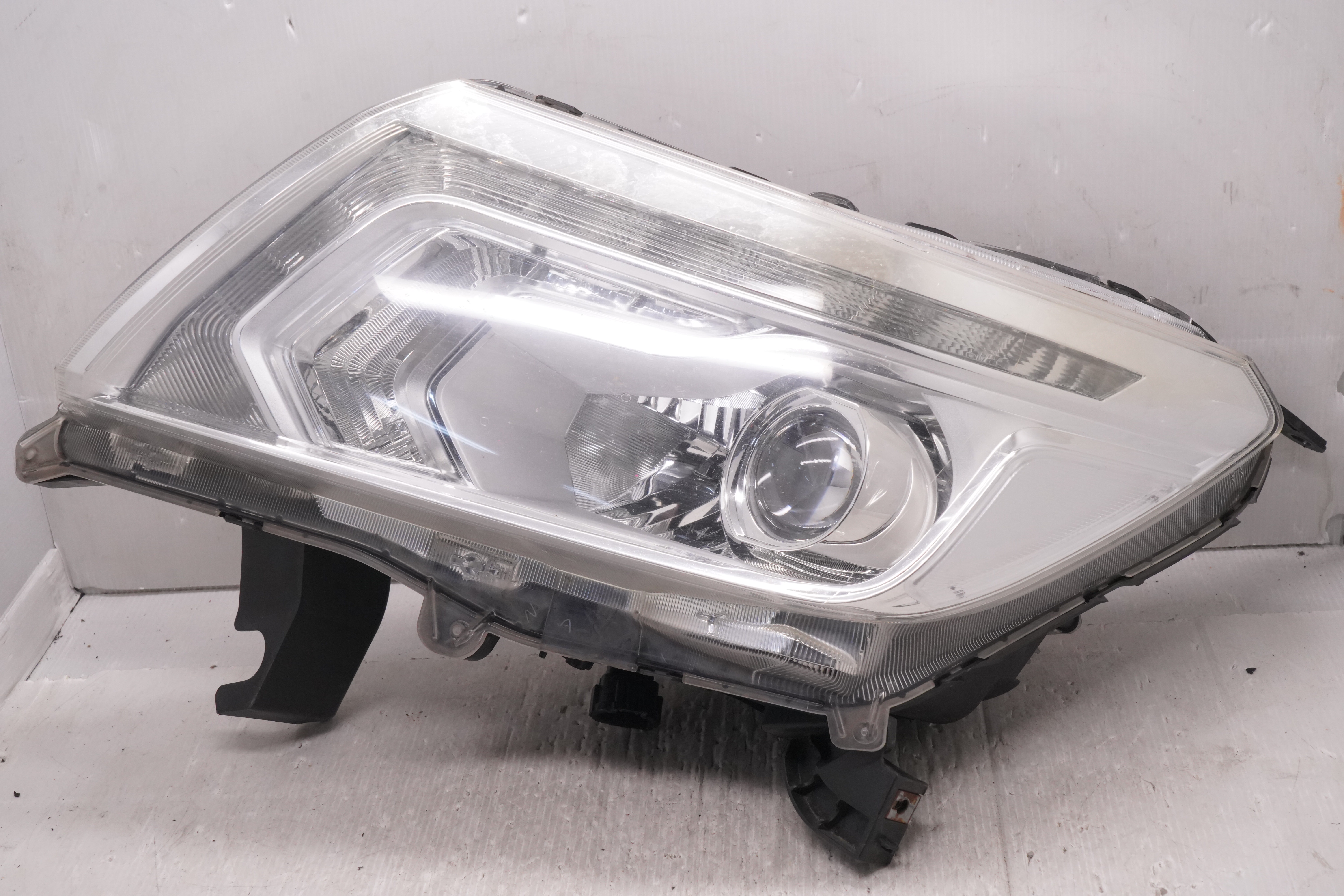 NISSAN NAVARA NP300 2015-2020 LED L.H.S HEADLIGHT GENUINE