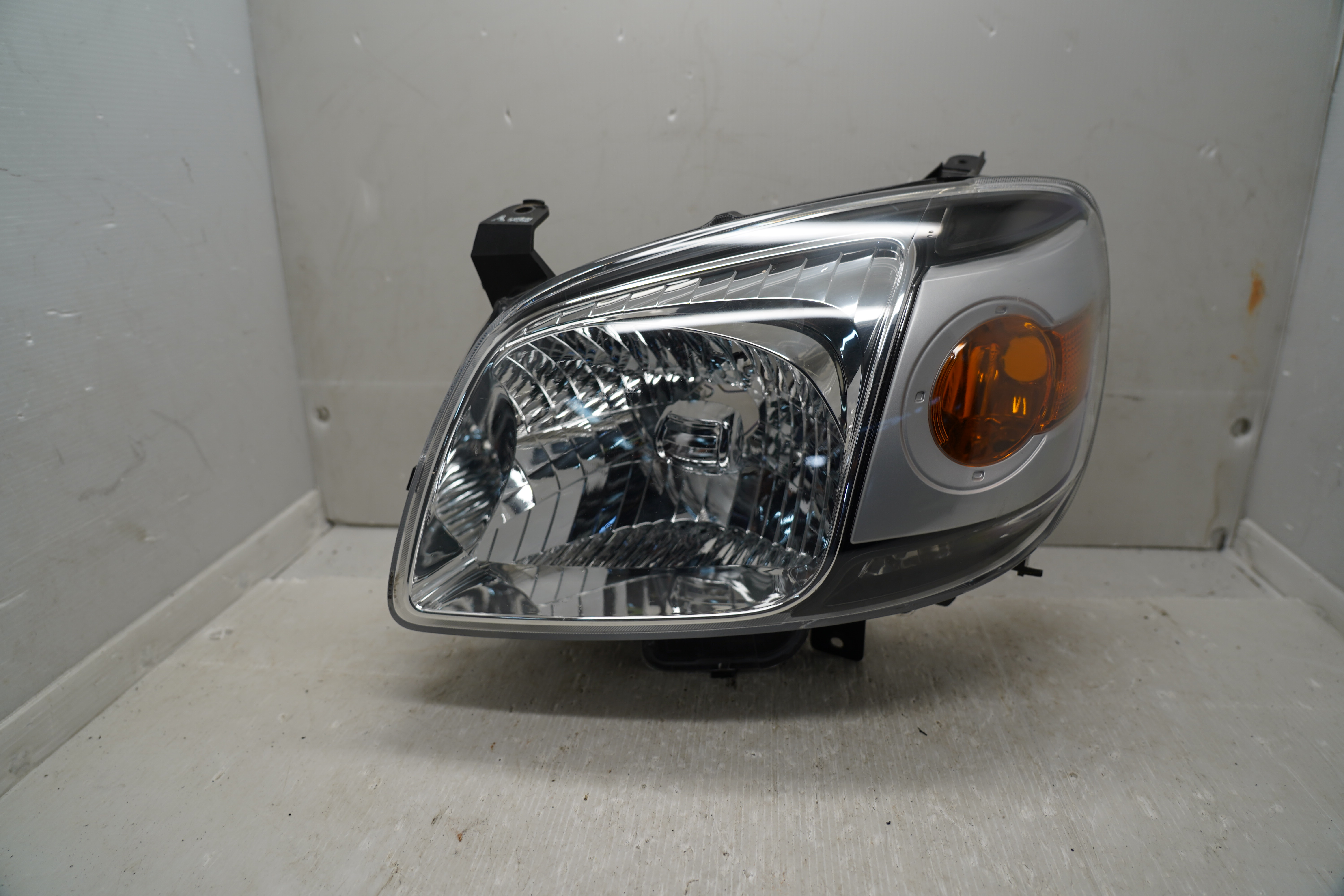 MAZDA BT-50 2008-2011 HALOGEN L.H.S HEADLIGHT GENUINE