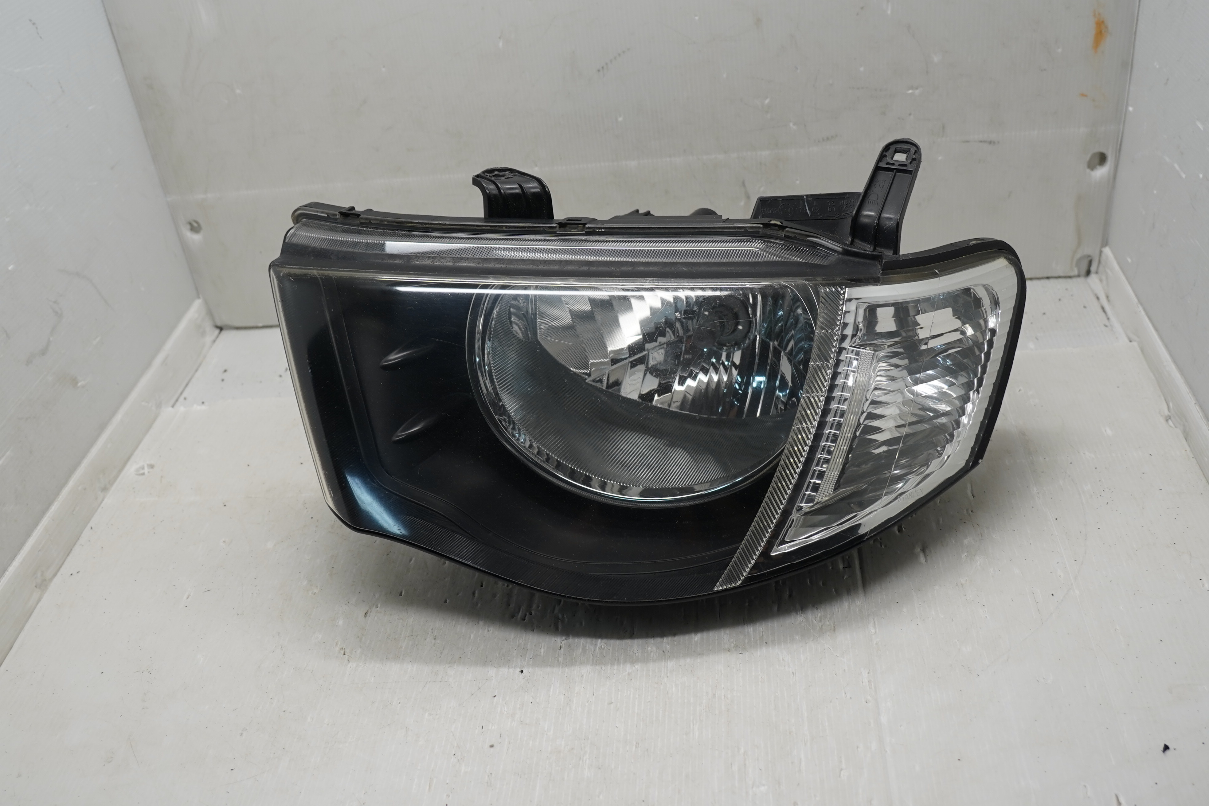 MITSUBISHI L200 2007-2015 L.H.S HEADLIGHT GENUINE