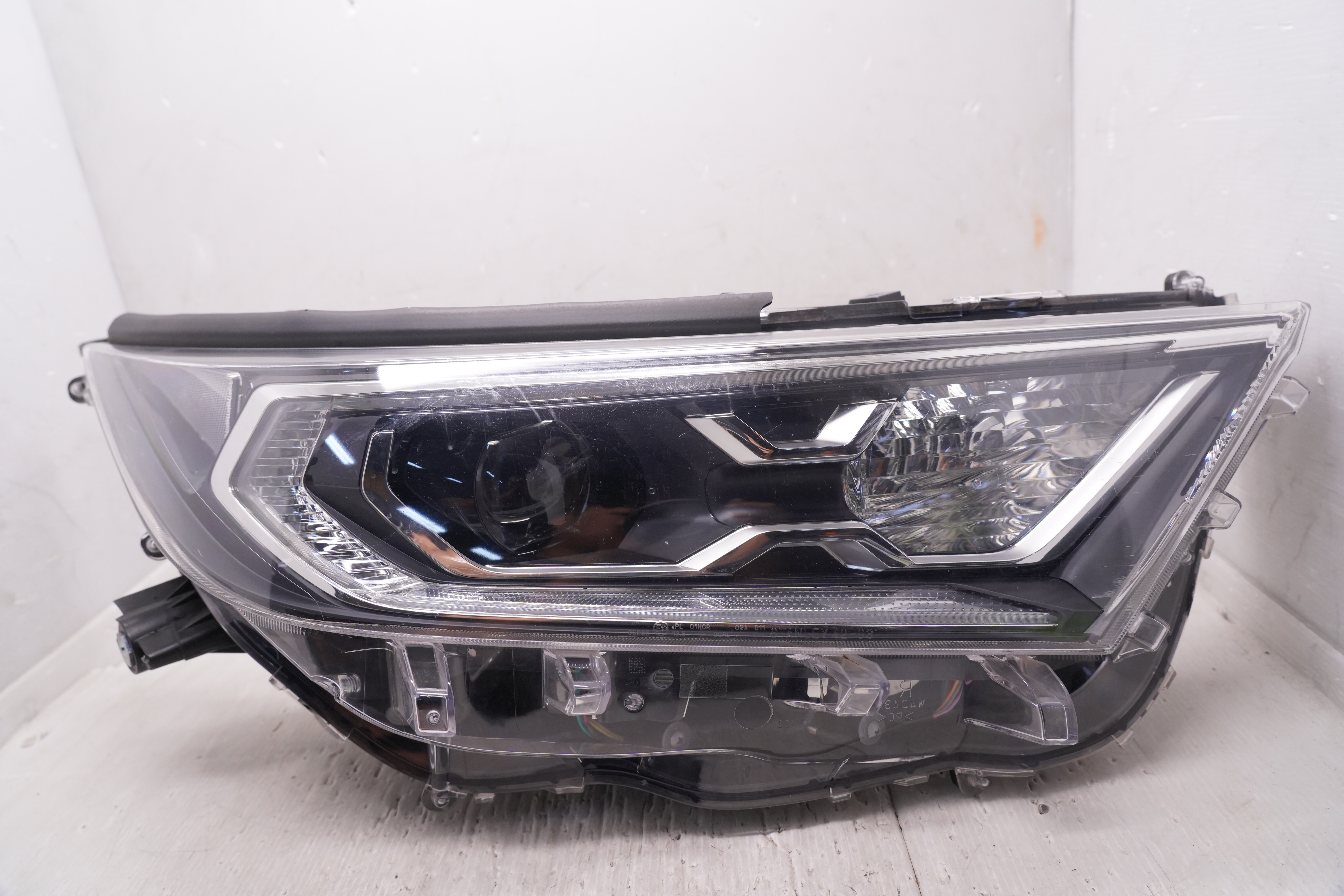 TOYOTA RAV4 V XA50 2019-2021 LED R.H.S HEADLIGHT GENUINE