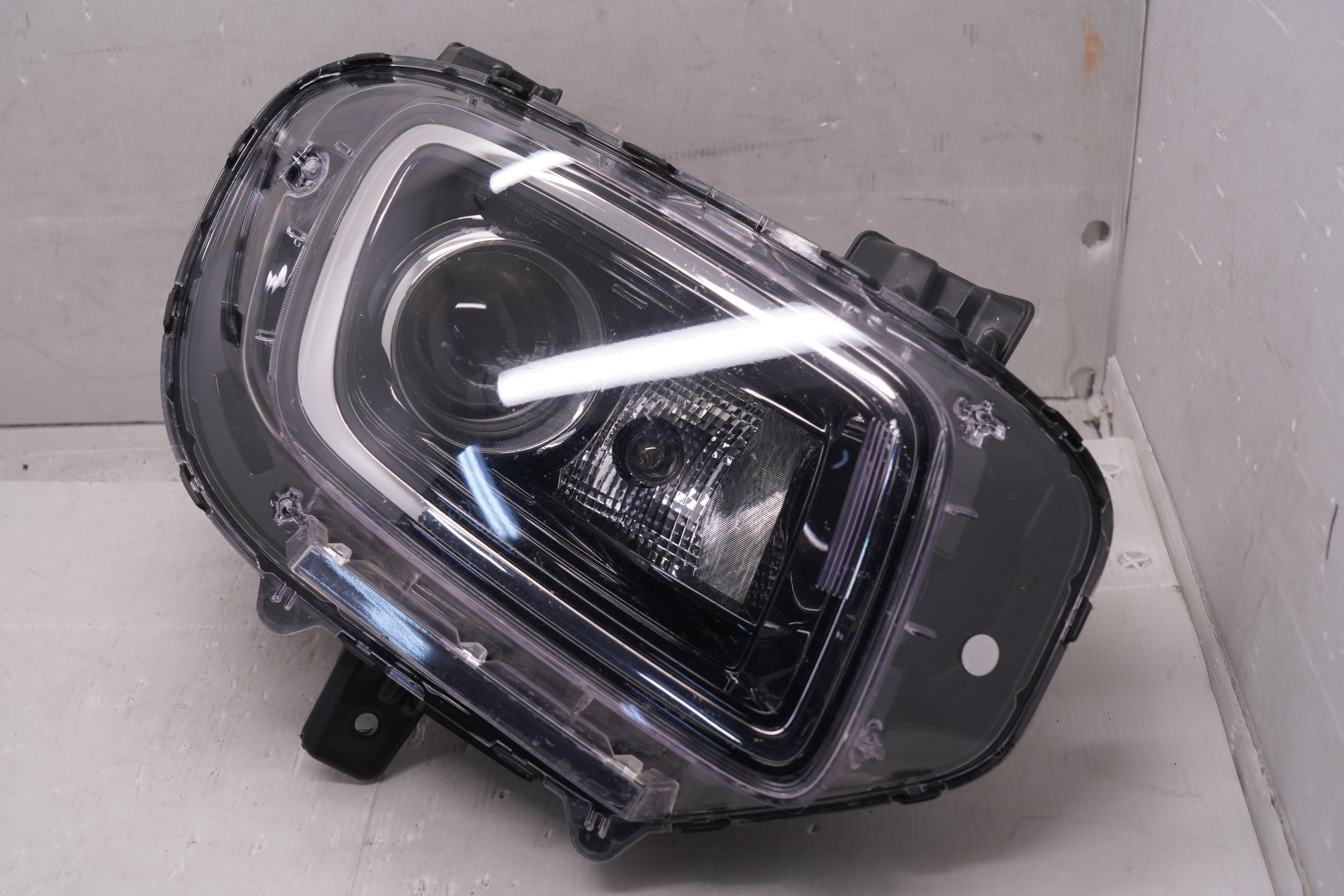 HYUNDAI VENUE 2019-2023 LENS HALOGEN R.H.S HEADLIGHT GENUINE