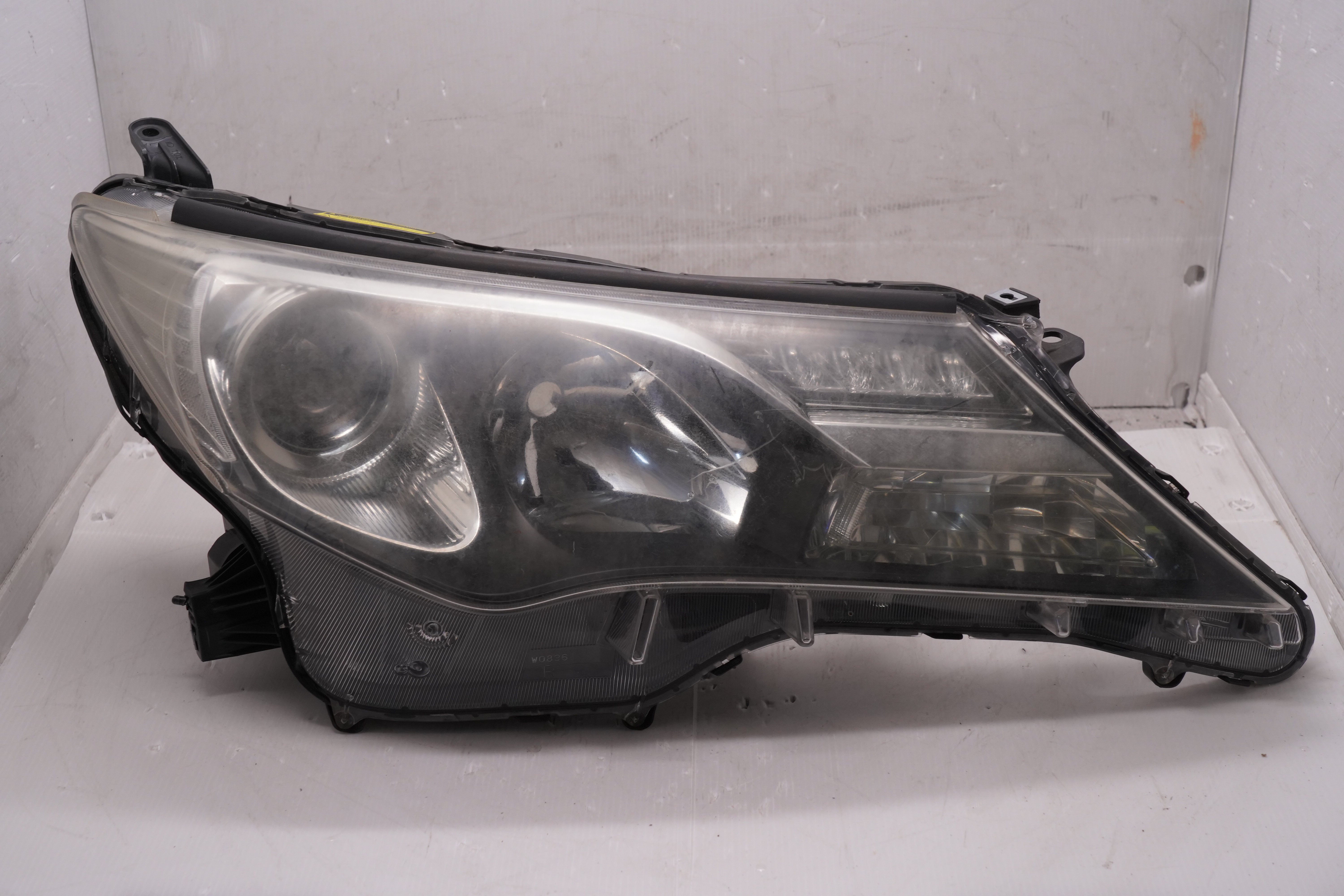 TOYOTA RAV4 IV XA40 2013-2015 XENON R.H.S HEADLIGHT GENUINE