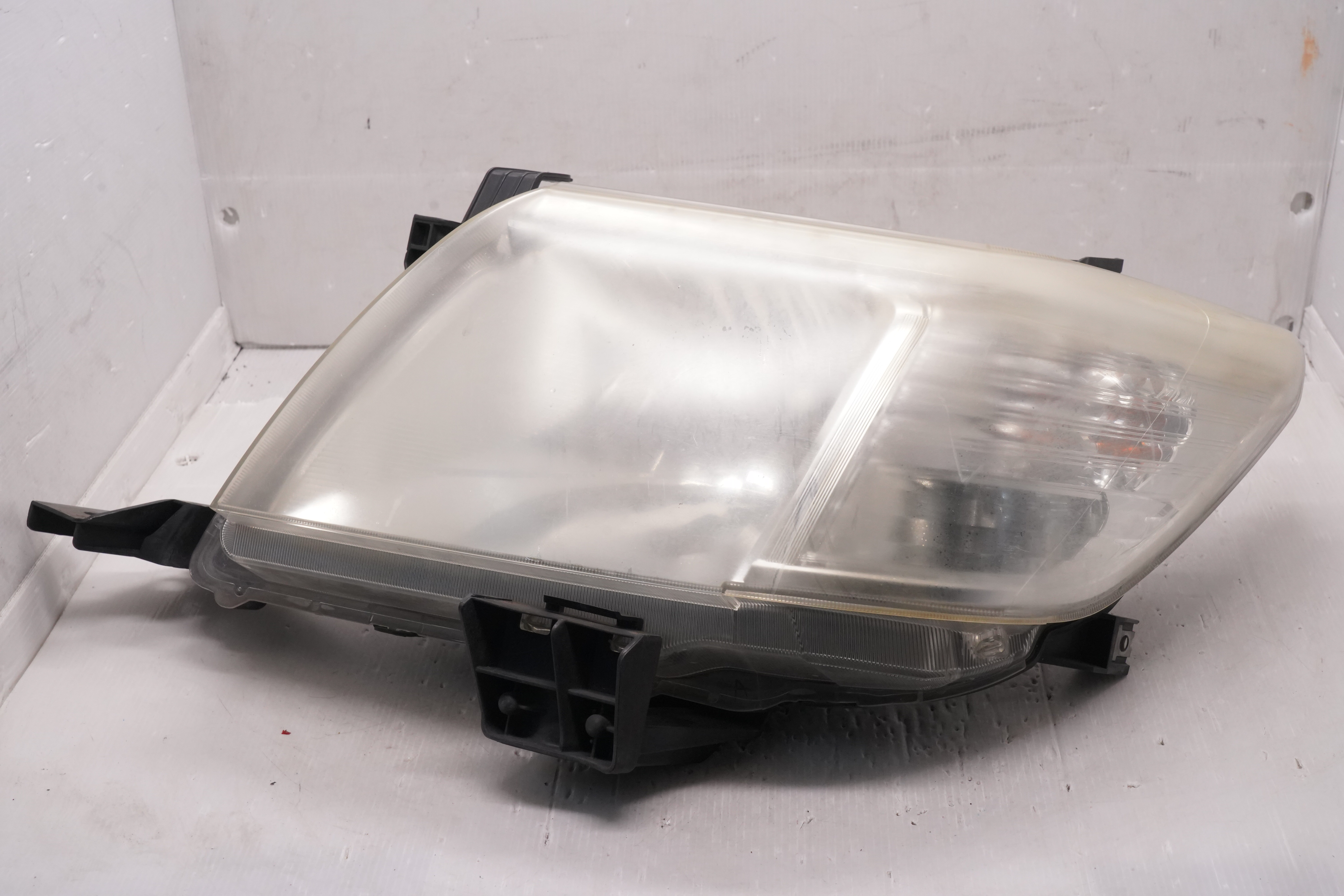 TOYOTA HILUX VIGO 2011-2014 HALOGEN L.H.S HEADLIGHT GENUINE