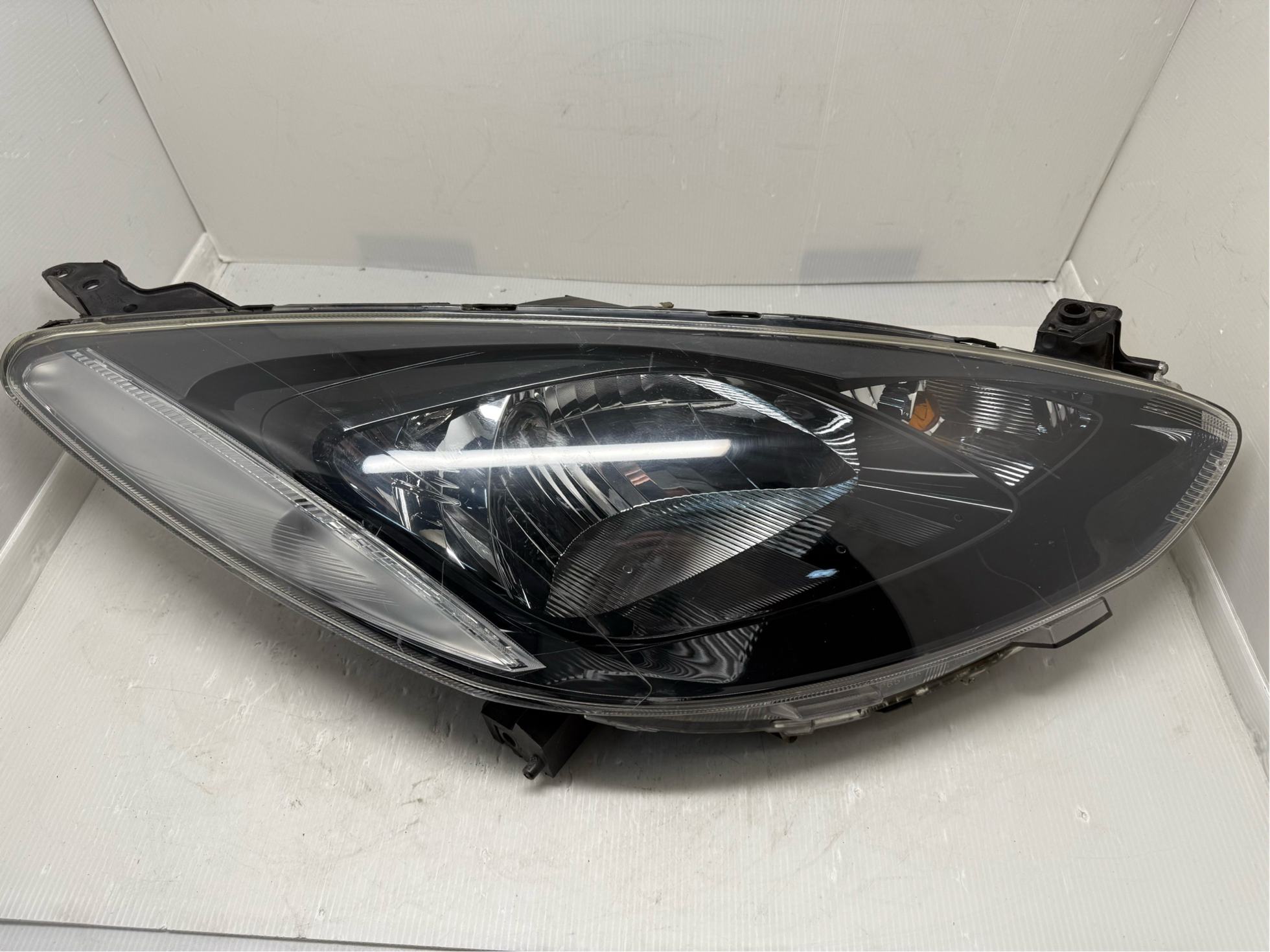 MAZDA DEMIO 2007-2014 R.H.S HEADLIGHT GENUINE