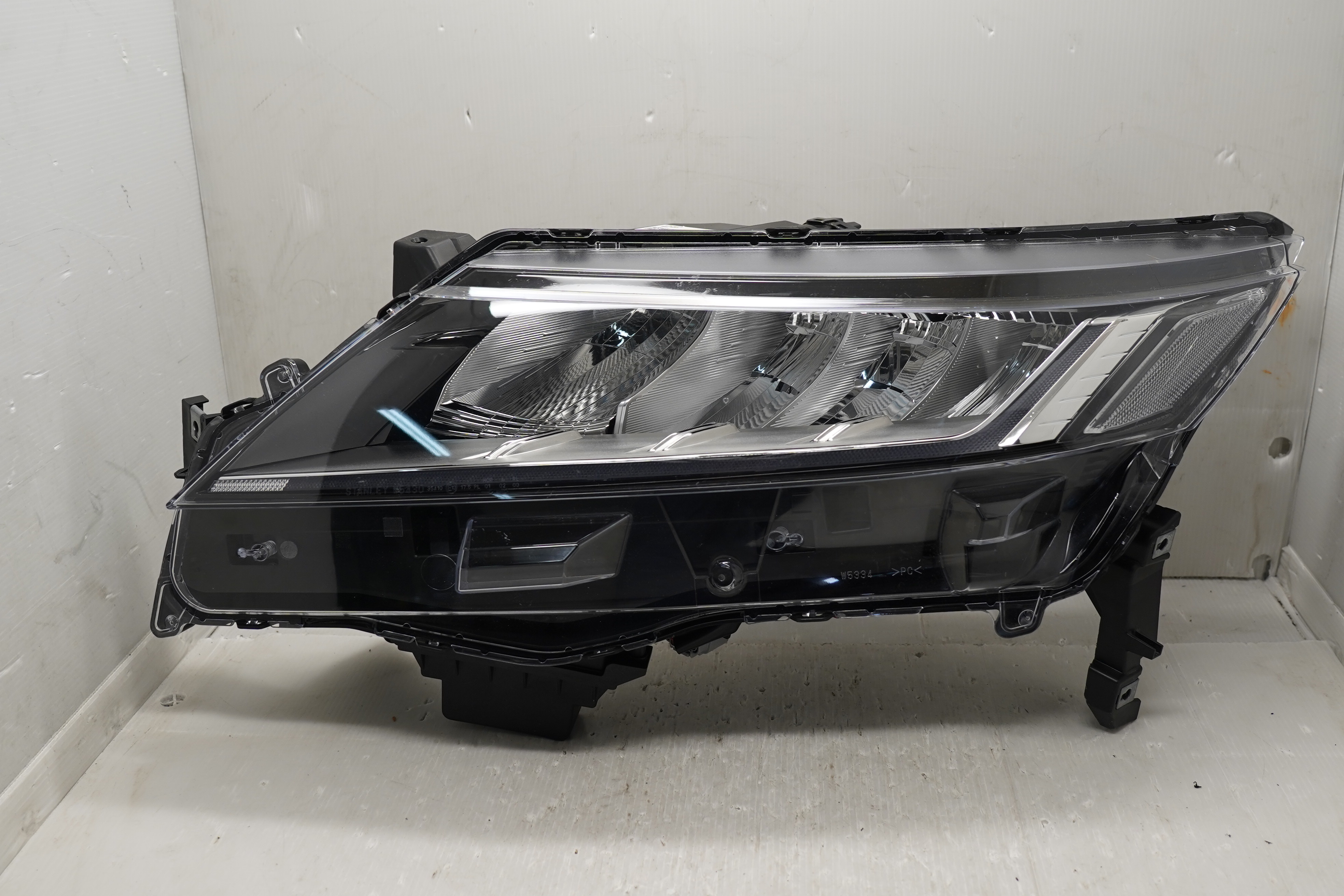 MITSUBUSHI ASX 2019-2022 LED L.H.S HEADLIGHT GENUINE