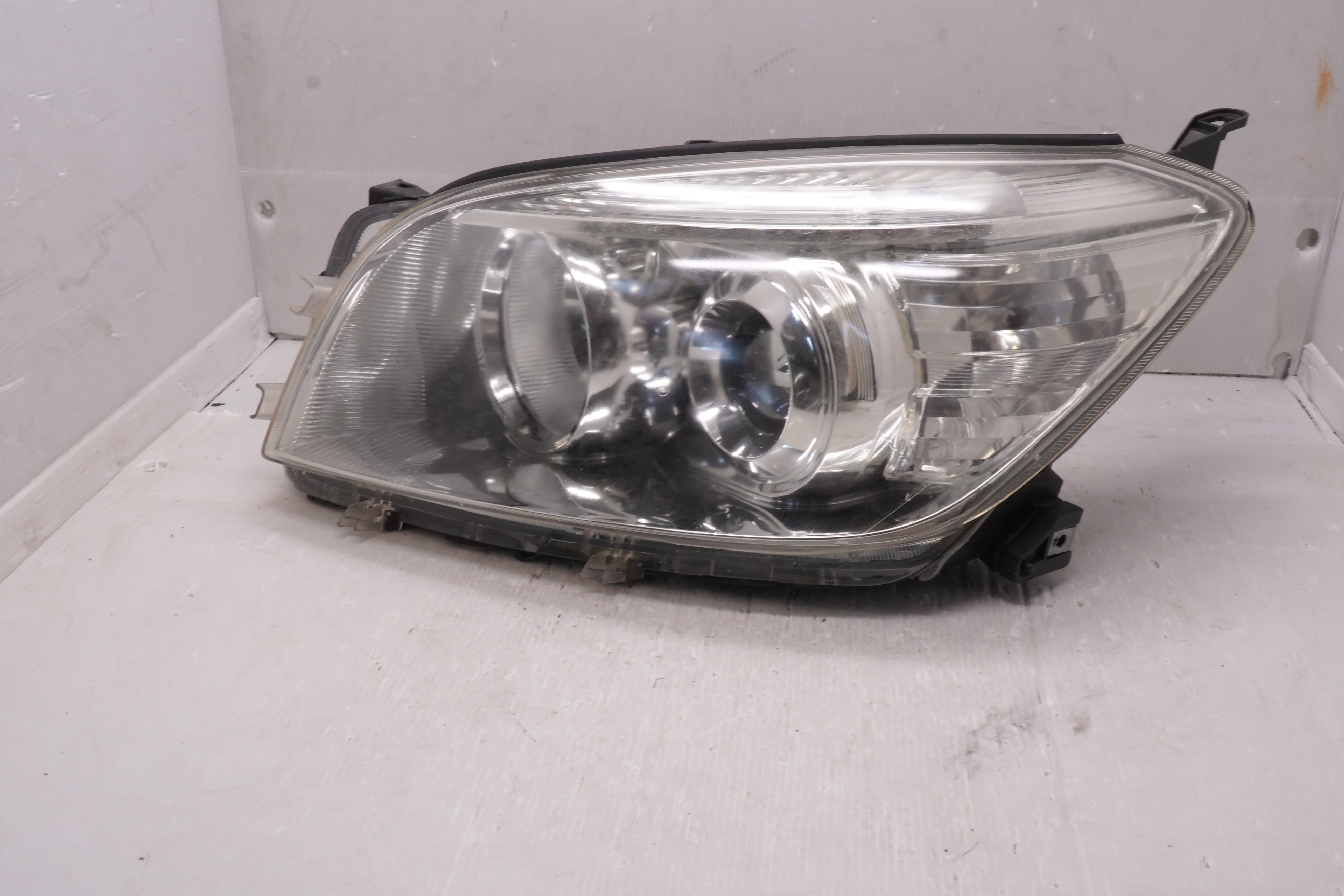 TOYOTA RAV4 III 2009-2012 HALOGEN R.H.S HEADLIGHT GENUINE