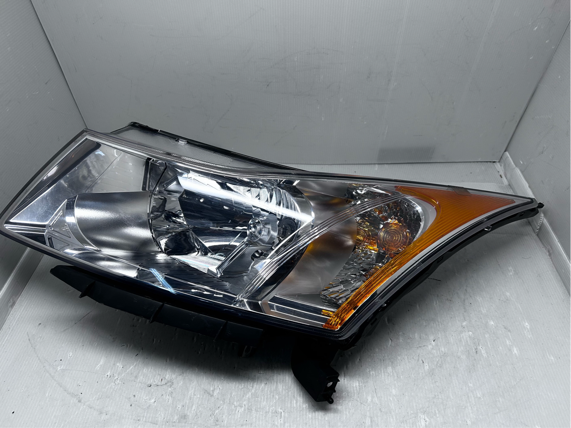 Holden CRUZE 2011-2014 HALOGEN L.H.S HEADLIGHT GENUINE