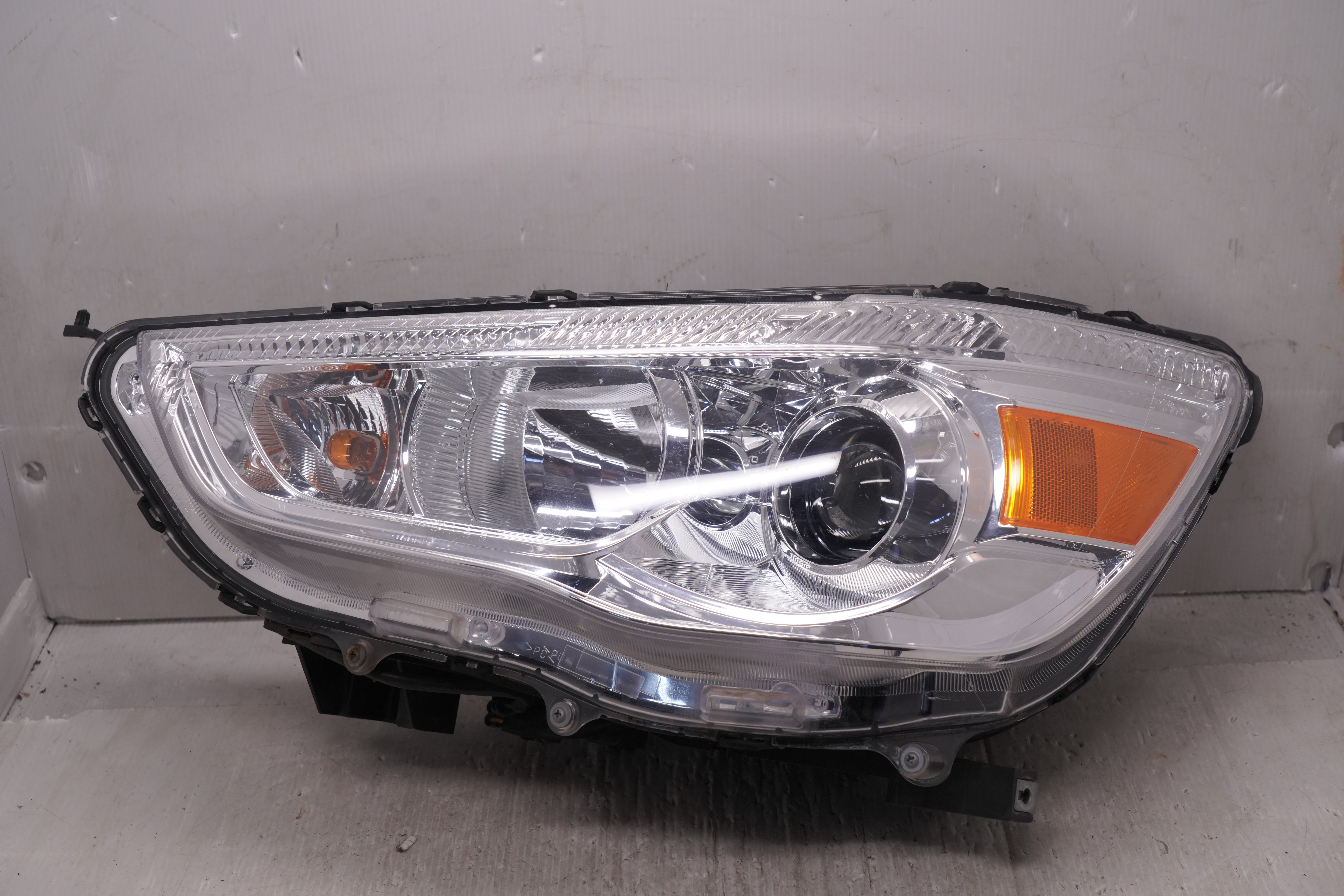 MITSUBISHI ASX 2010-2018 HALOGEN L.H.S HEADLIGHT GENUINE