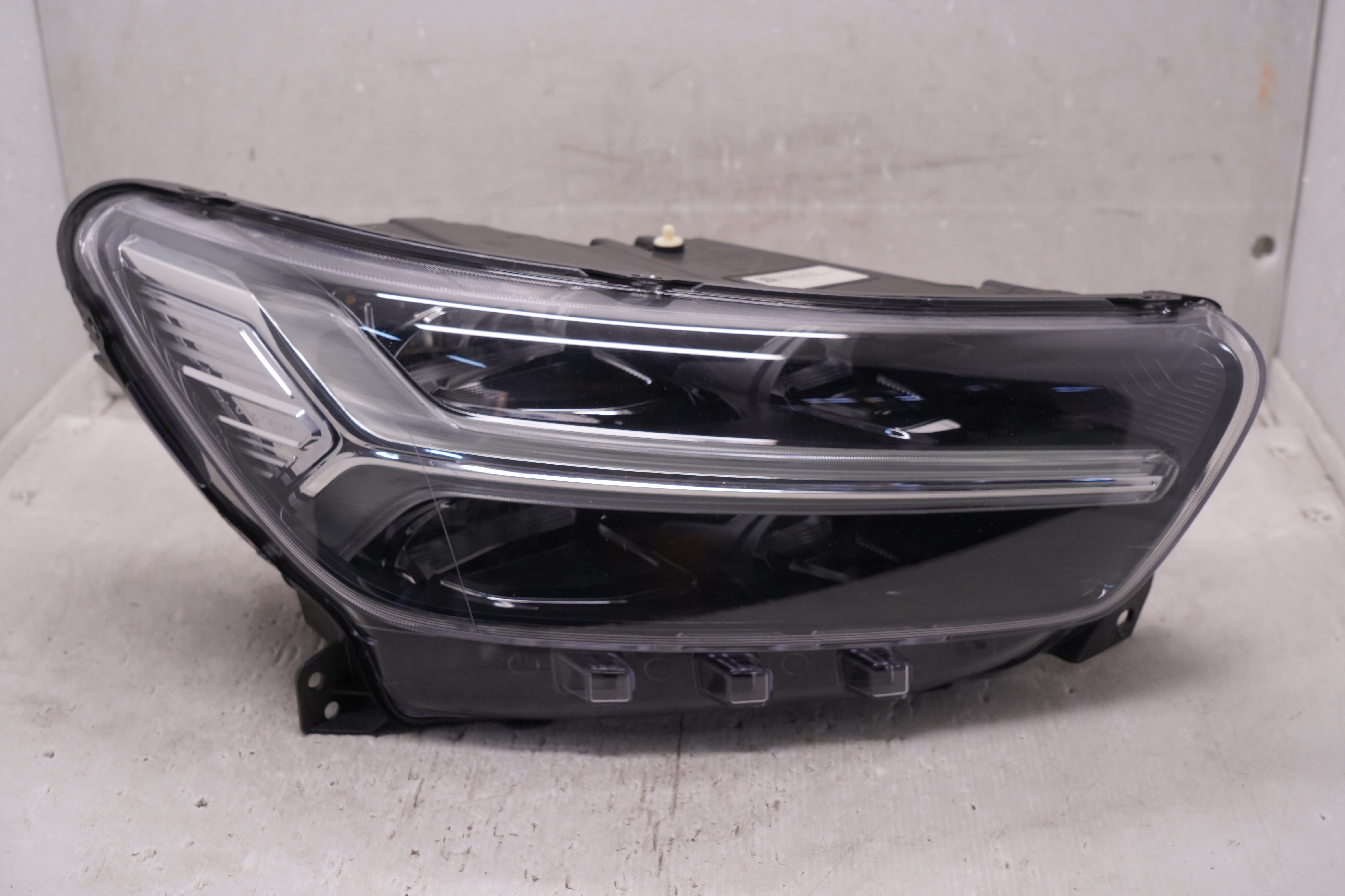 VOLVO XC40 2017-2022 LED R.H.S HEADLIGHT GENUINE