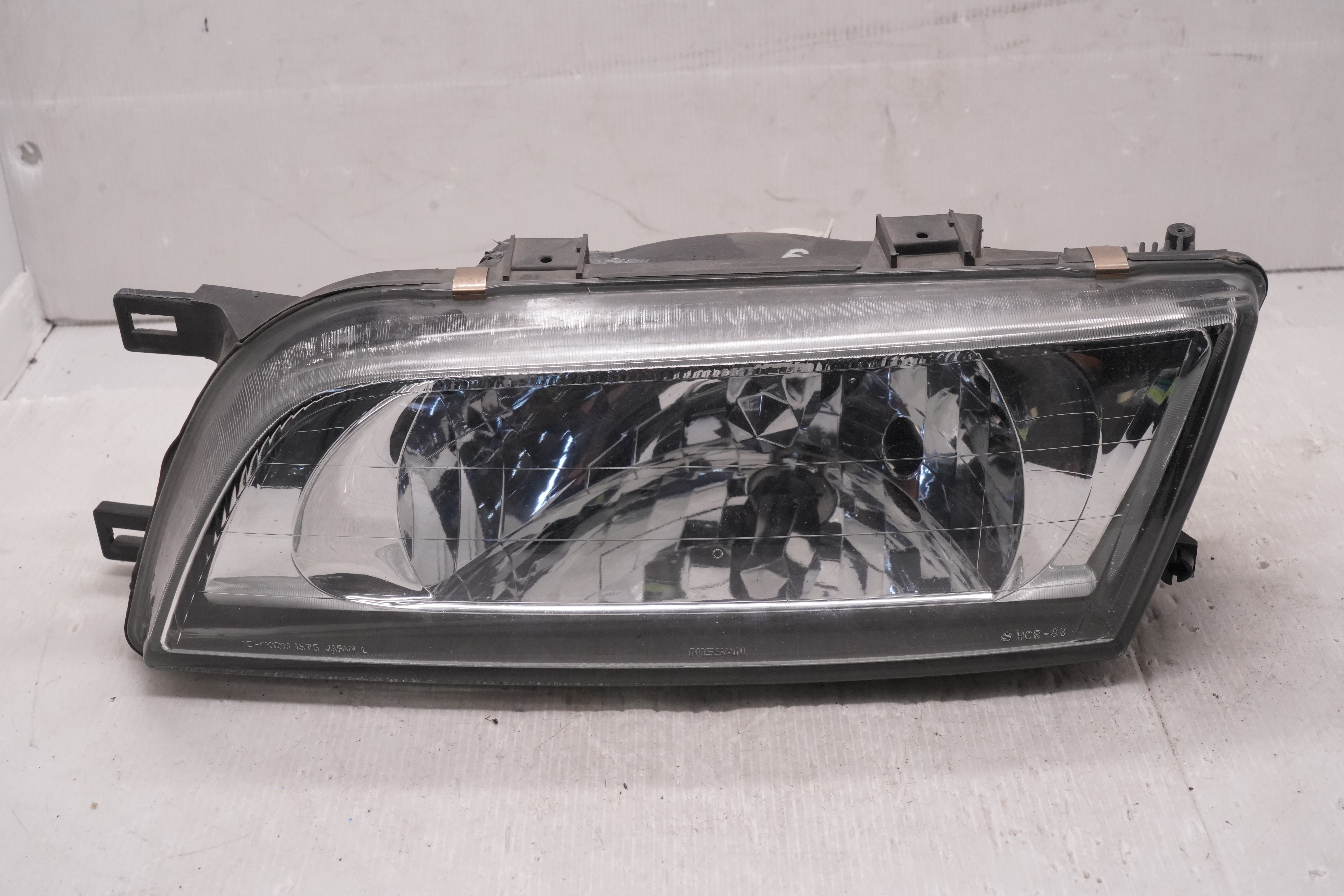 NISSIAN ALMERA N15 1998-2000 L.H.S HALOGEN HEADLIGHT GENUINE