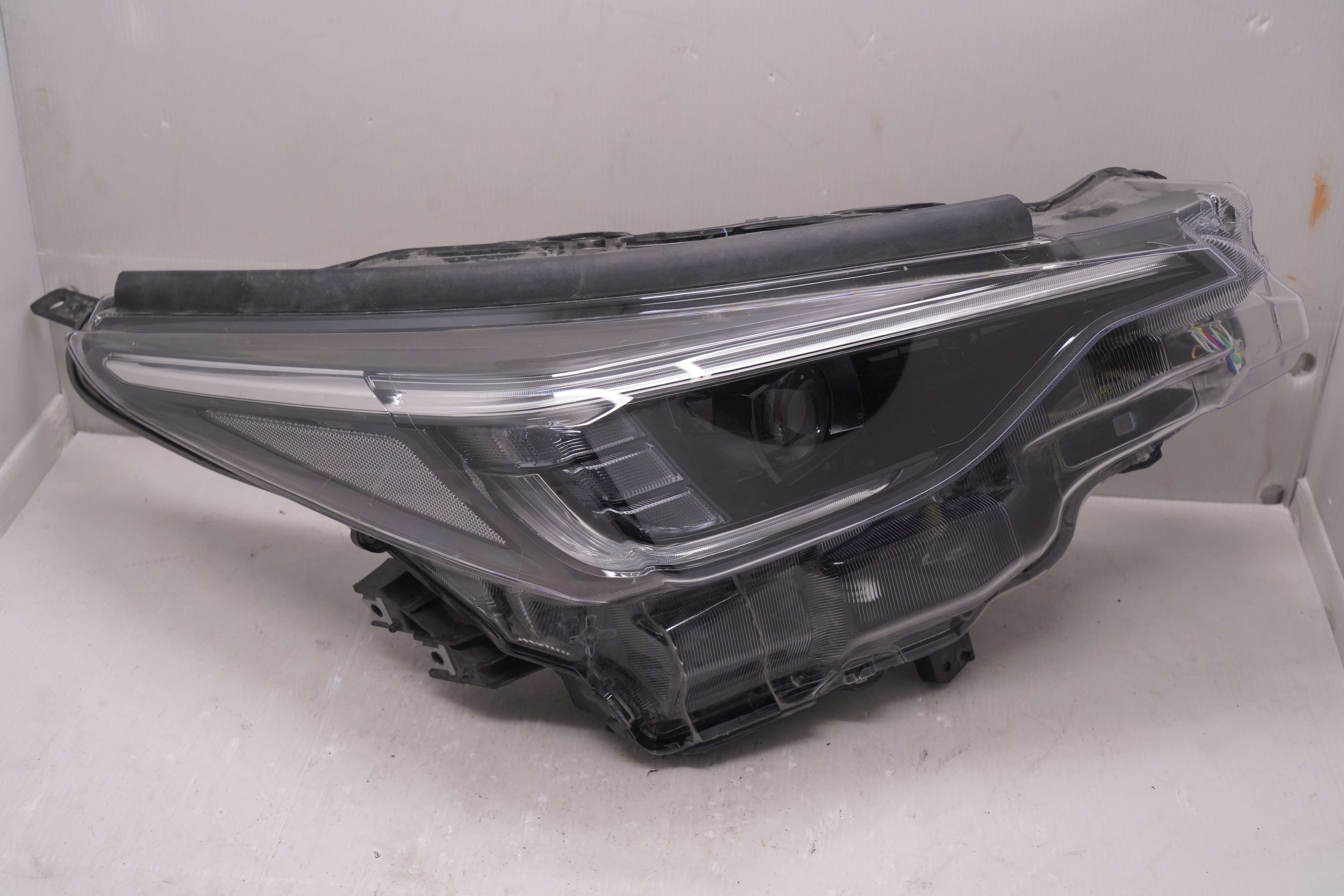 SUBARU IMPREZA 2024-2025 LED R.H.S HEADLIGHT GENUINE