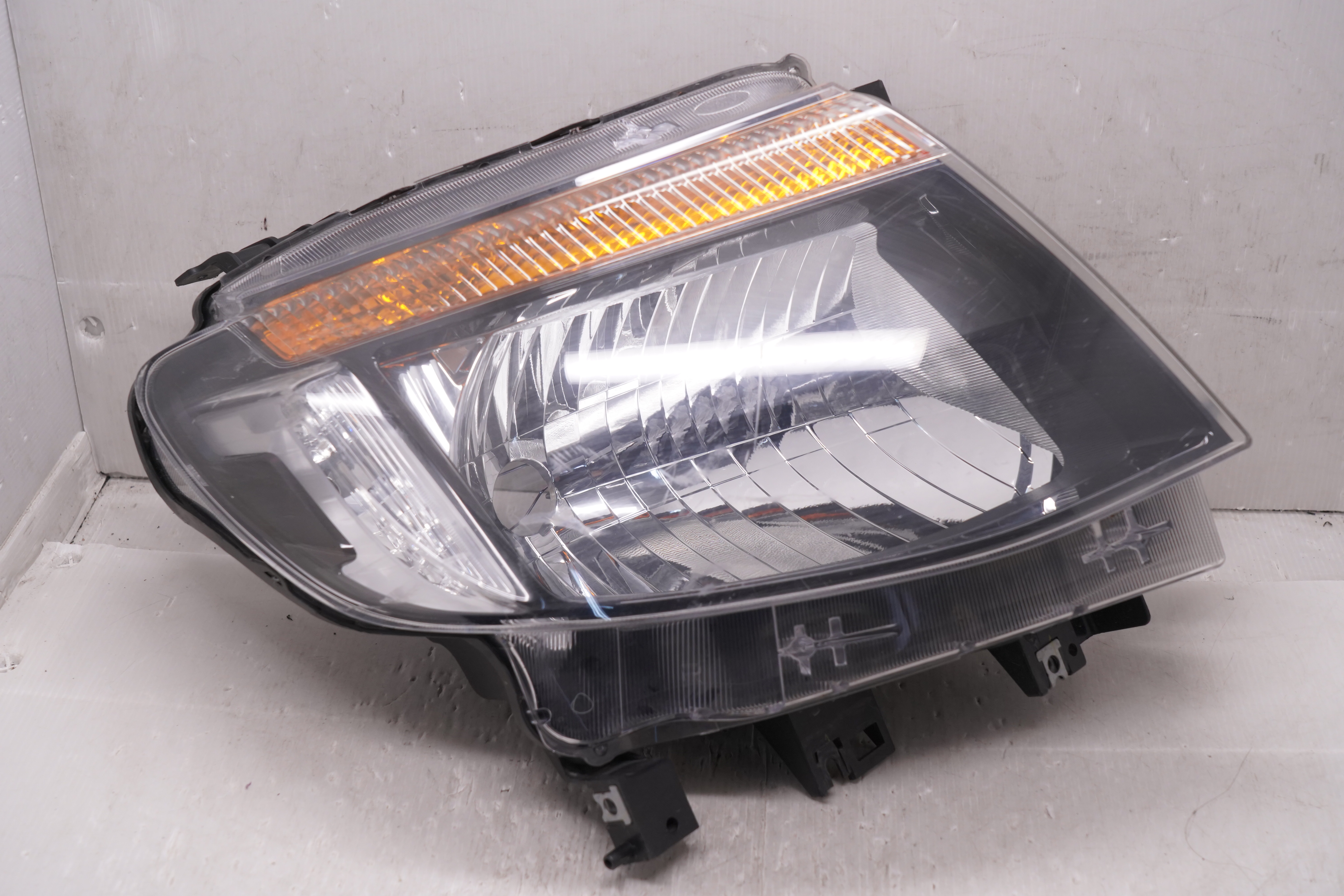 Ford RANGER 2012-2014 HALOGEN R.H.S HEADLIGHT GENUINE