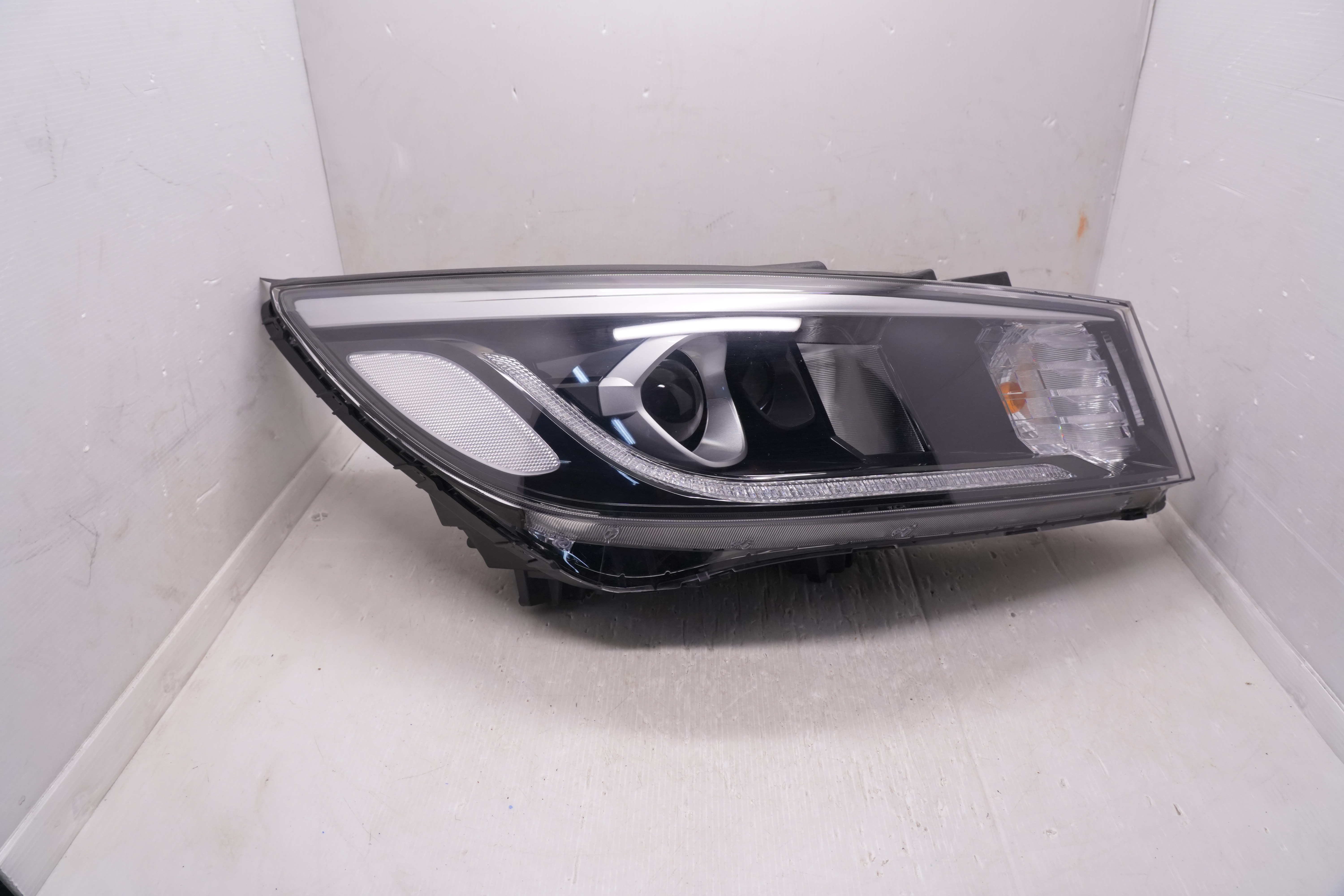 KIA CARNIVAL 2018-2020 LENS HALOGEN R.H.S HEADLIGHT GENUINE