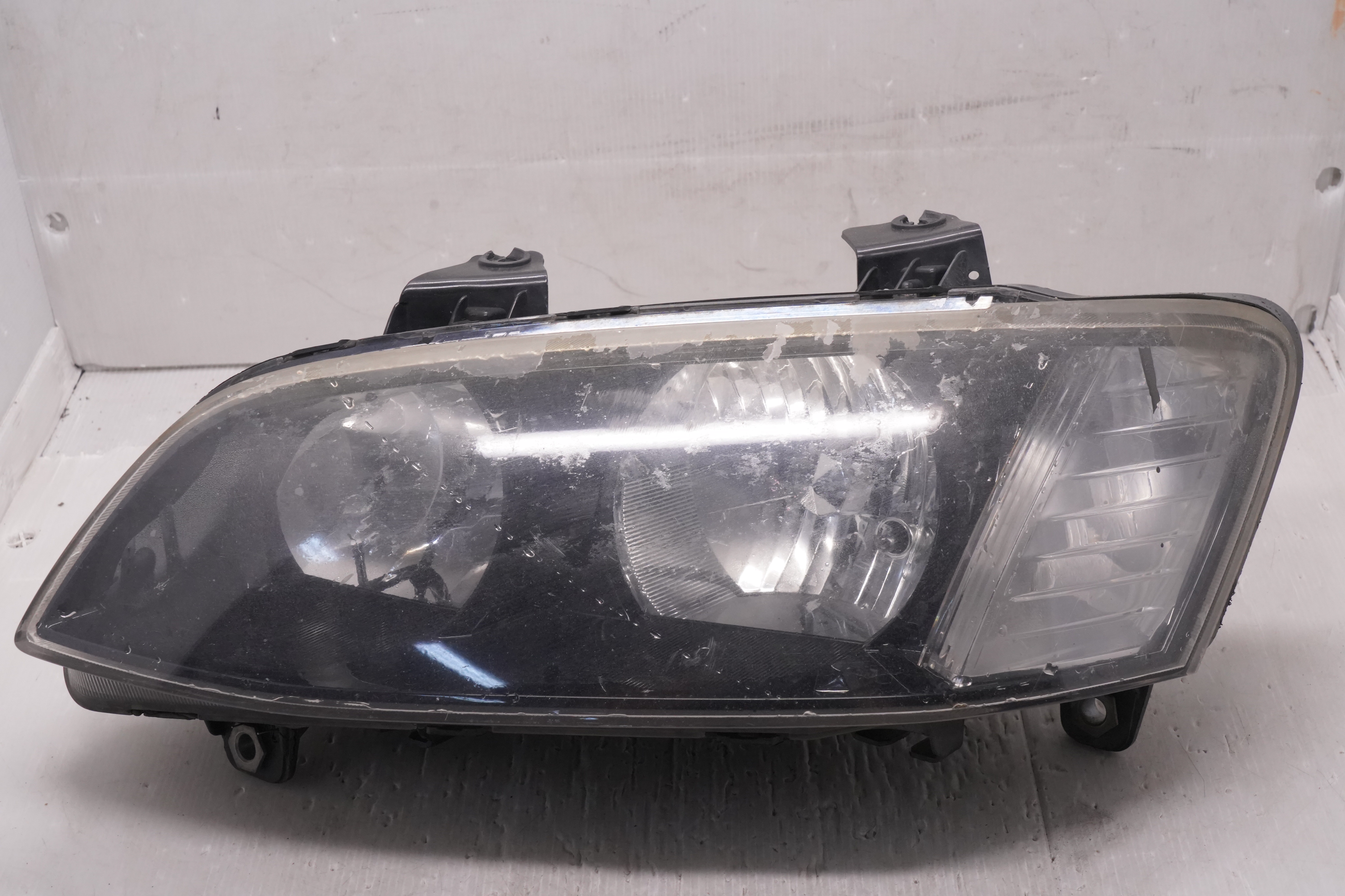 HOLDEN COMMODORE VE SV6 2007-2010 HALOGEN L.H.S HEADLIGHT GENUINE
