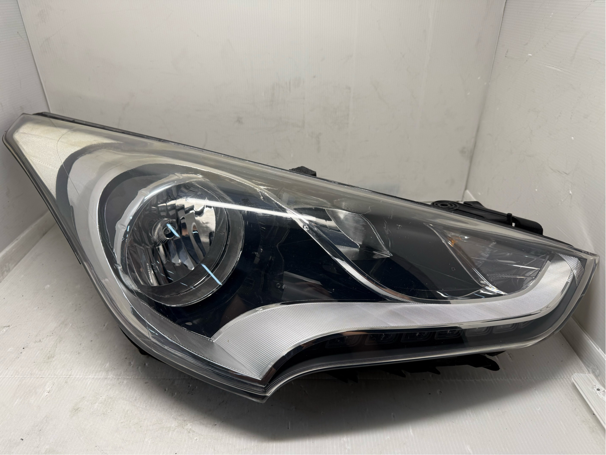 HYUNDAI VELOSTER 2011-2017 HALOGEN R.H.S HEADLIGHT GENUINE