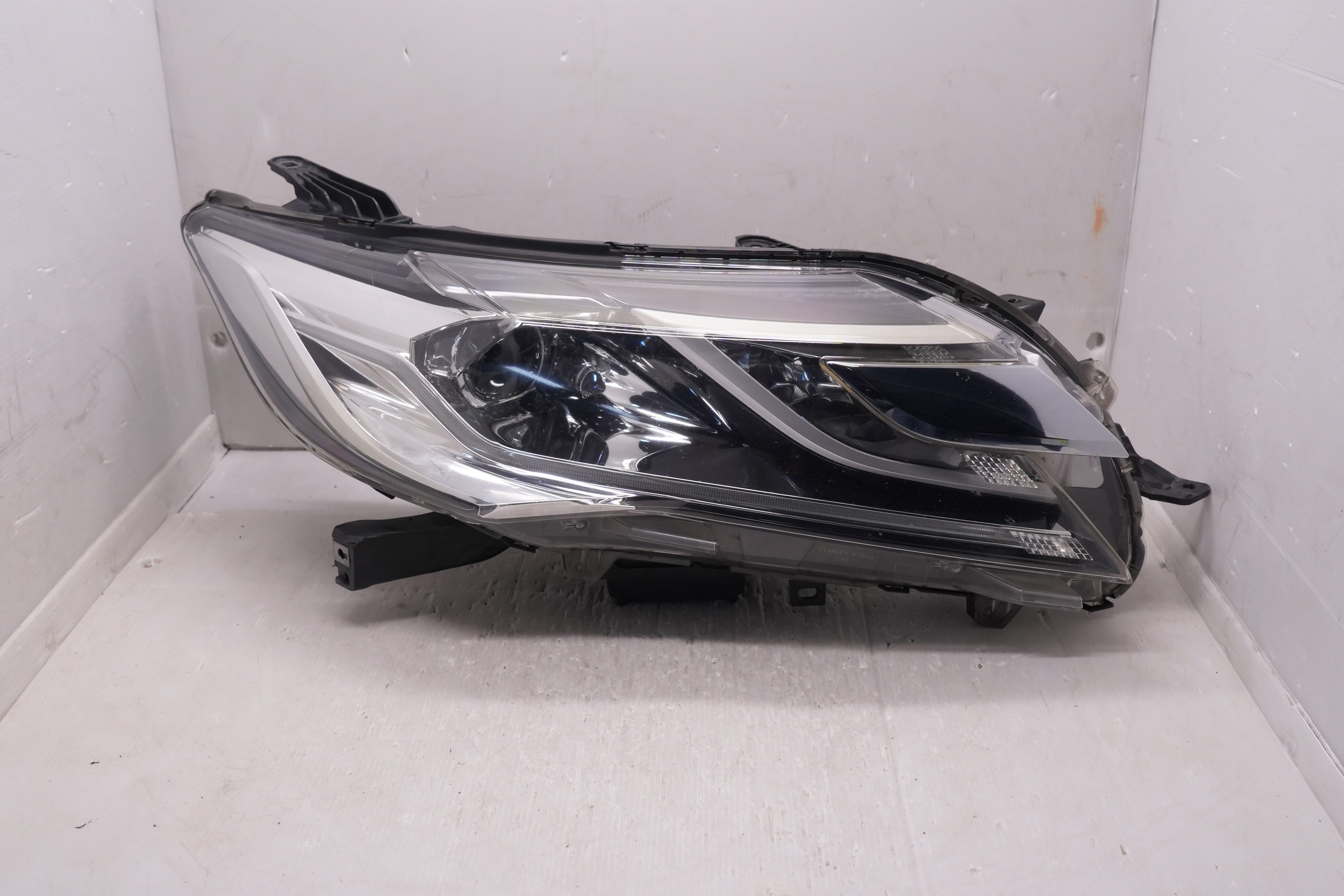 MITSUBISHI PAJERO SPORT 3 2015-2019 LED R.H.S HEADLIGHT GENUINE