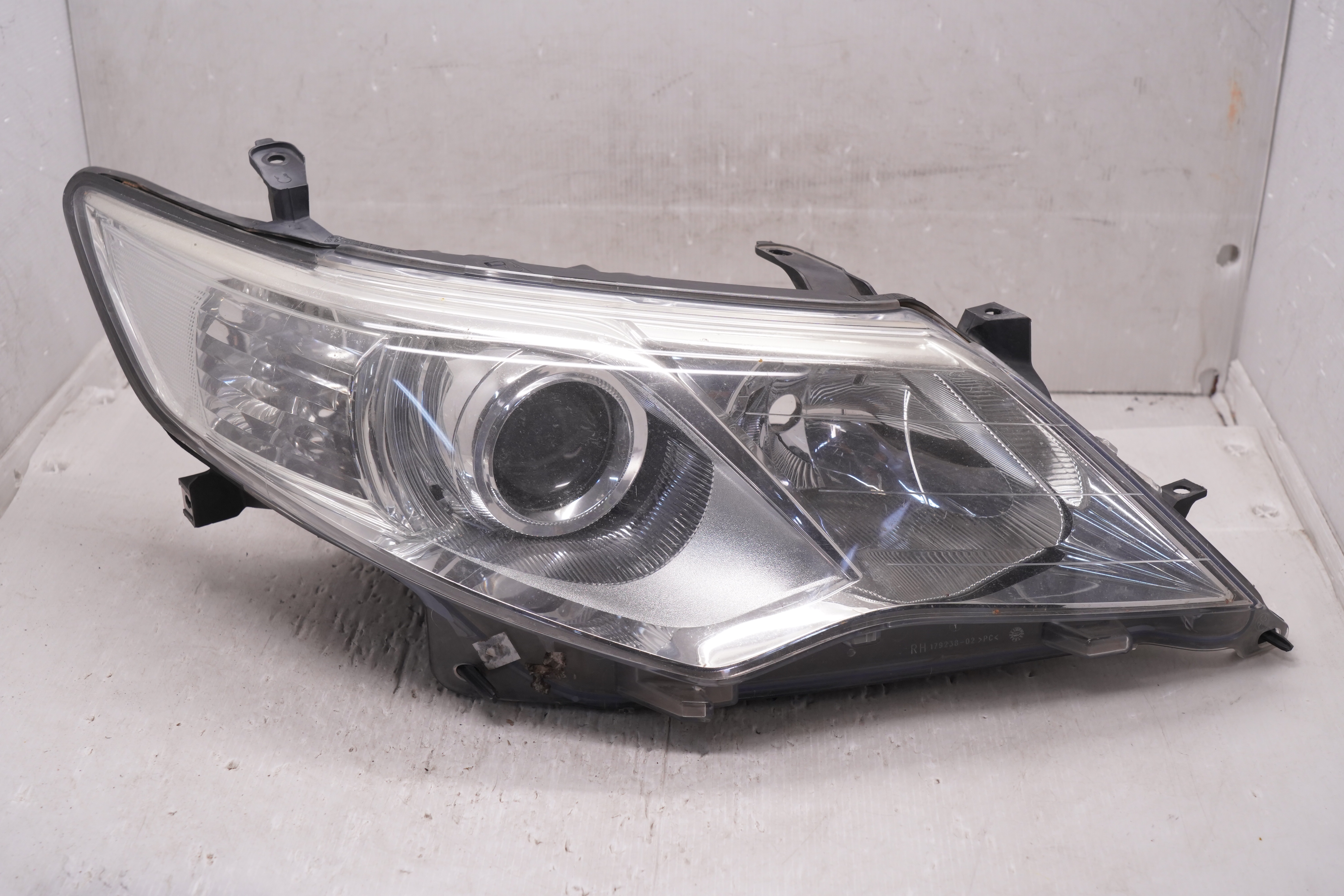 TOYOTA CAMRY XLE 2012-2014 HALOGEN R.H.S HEADLIGHT GENUINE