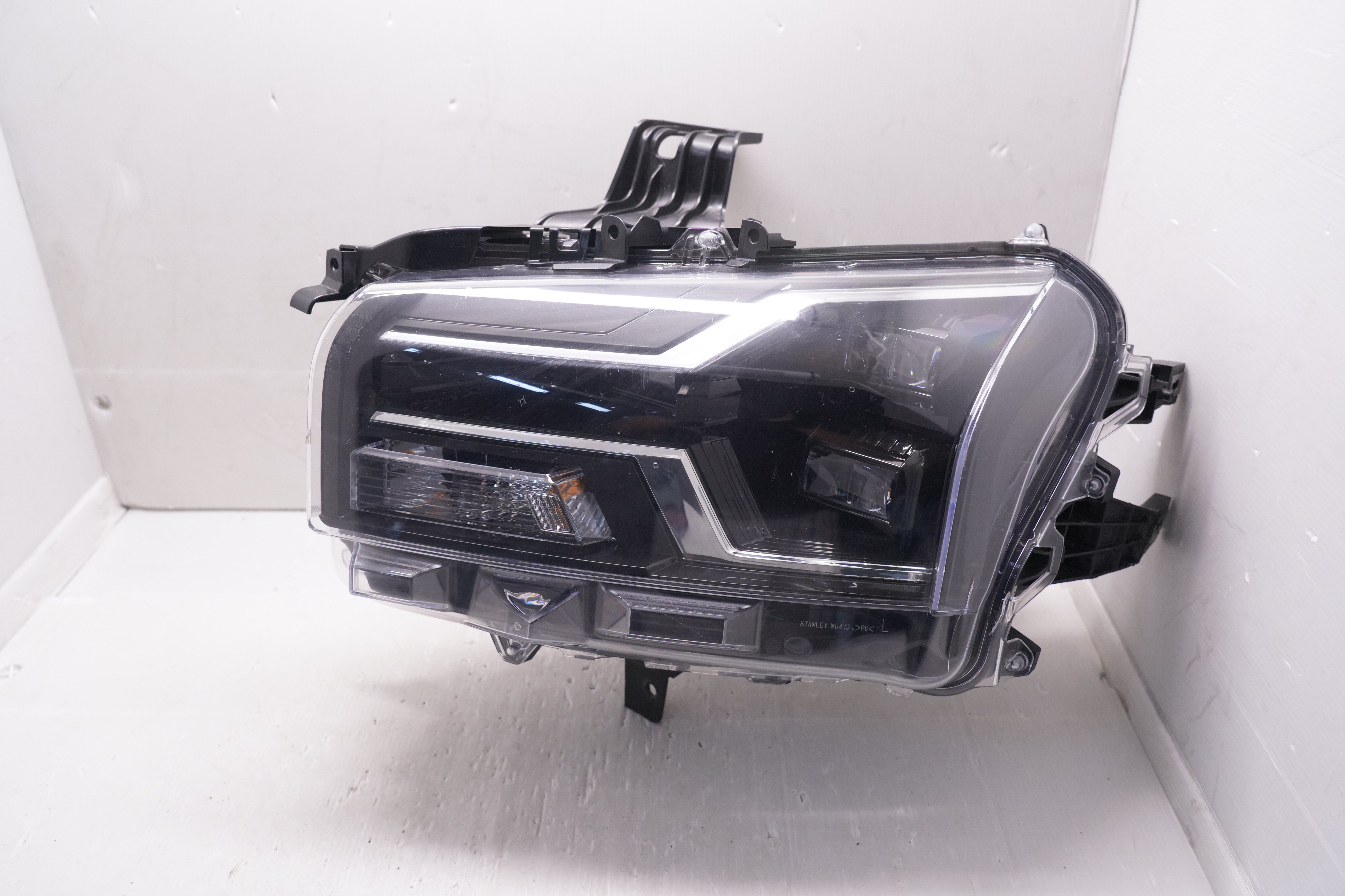 MITSUBISHI TRITION L200 2023-2025 LED L.H.S HEADLIGHT GENUINE