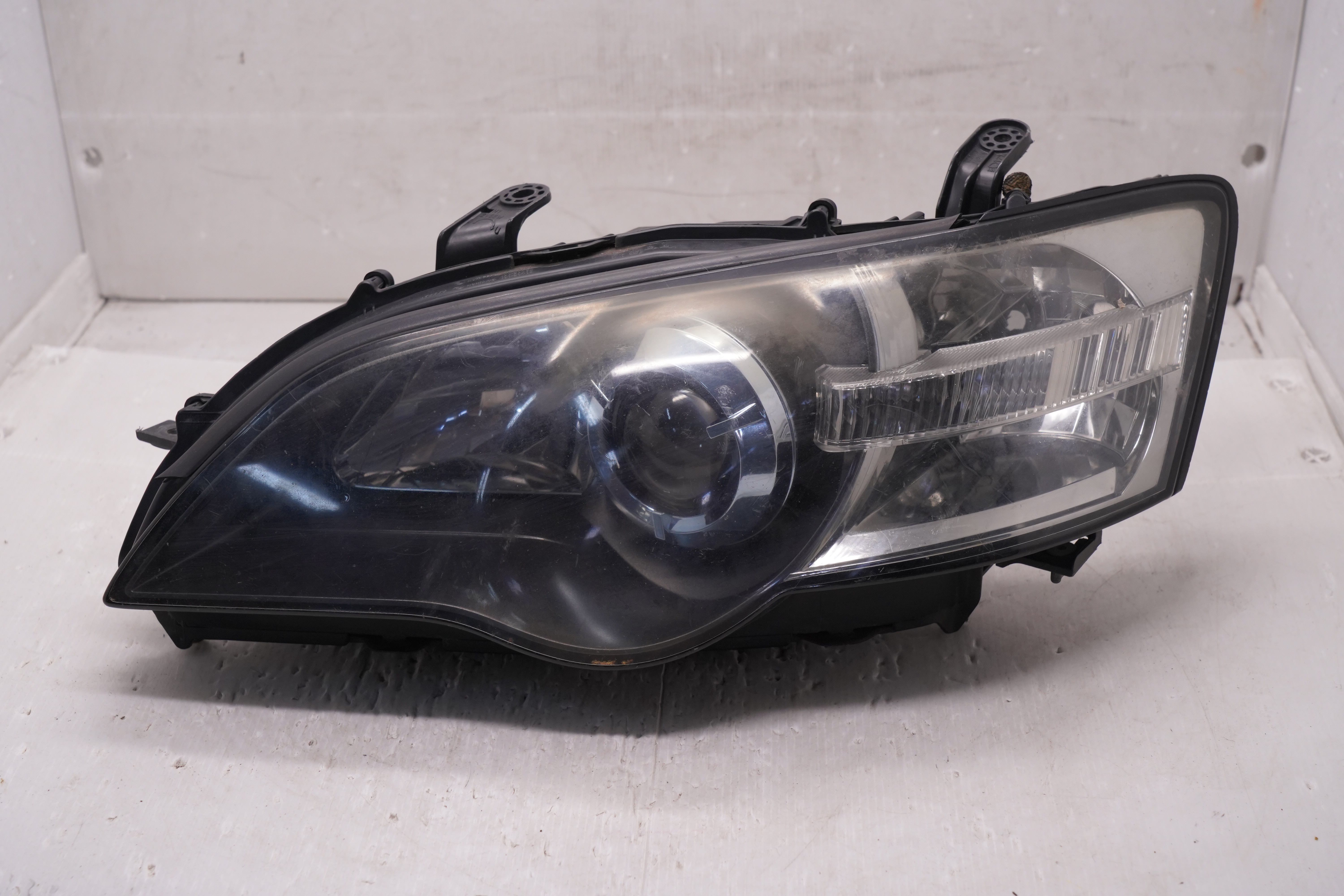 SUBARU LIBERTY OUTBACK 2006-2009 HALOGEN L.H.S HEADLIGHT GENUINE GENUINE