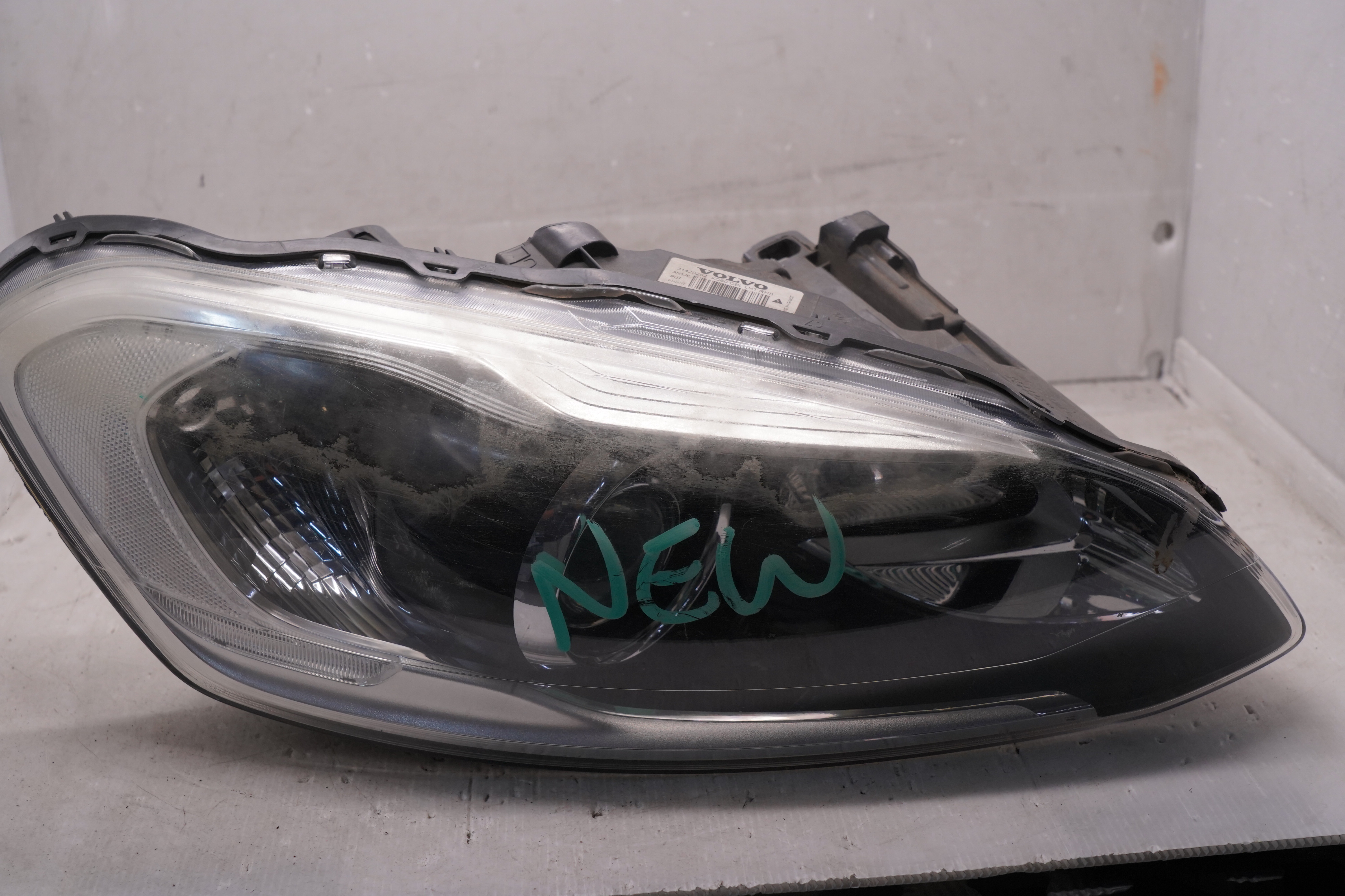 VOLVO XC60 2014-2017 XENON R.H.S HEADLIGHT GENUINE