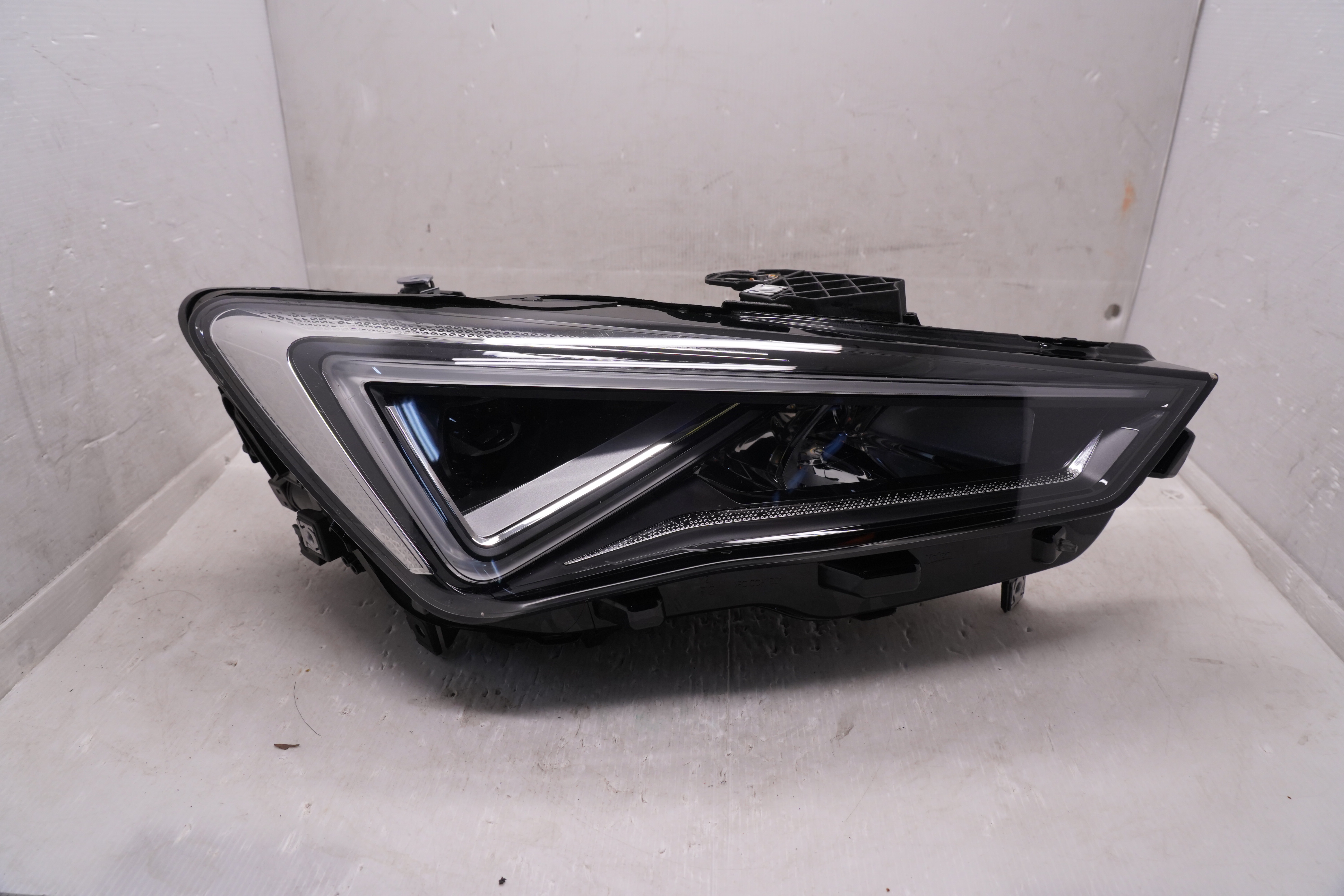 CUPRA LEON 4 2020-2023 LED R.H.S HEADLIGHT GENUINE
