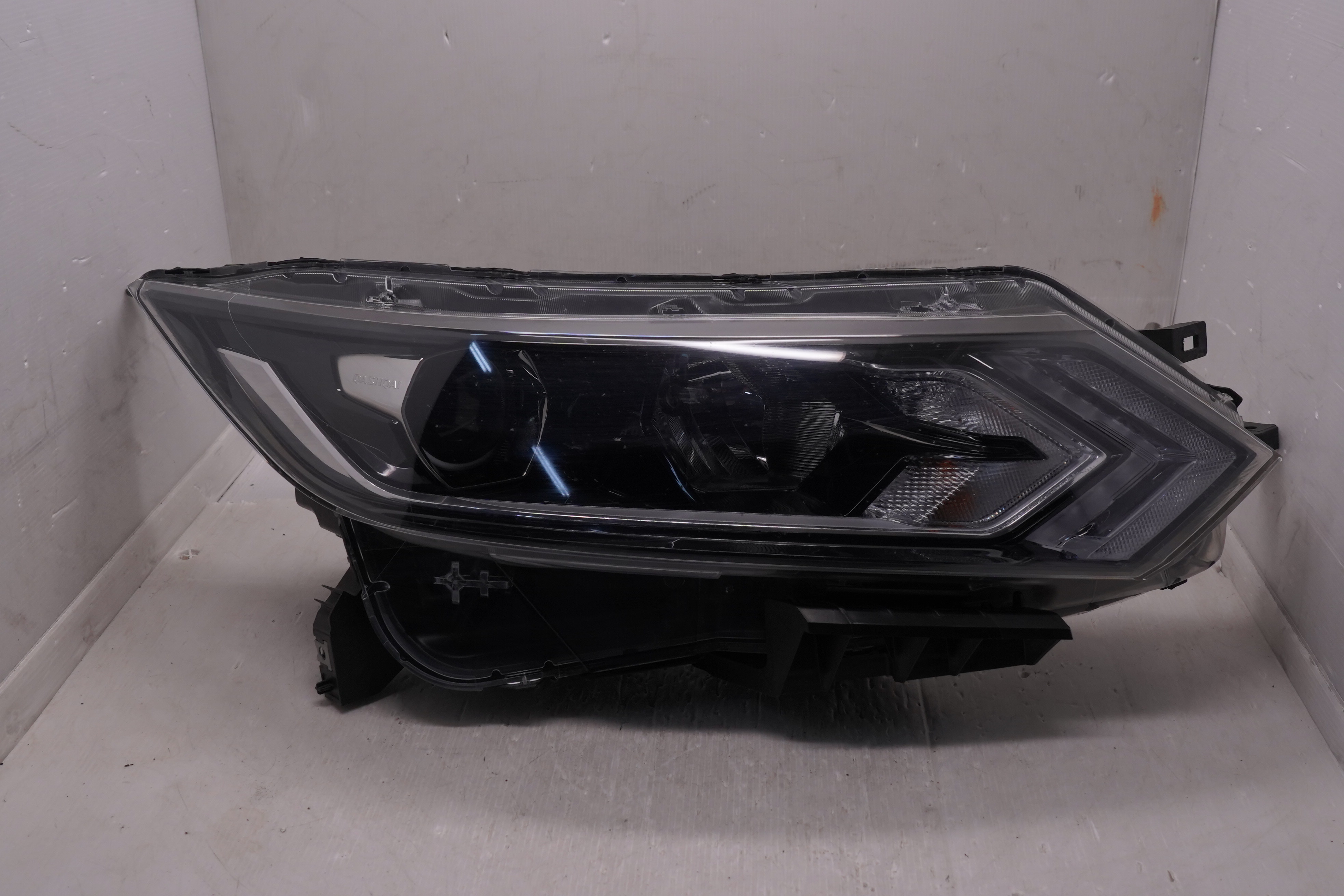 NISSAN QASHQAI J11 2017-2020 HALOGEN R.H.S HEADLIGHT GENUINE