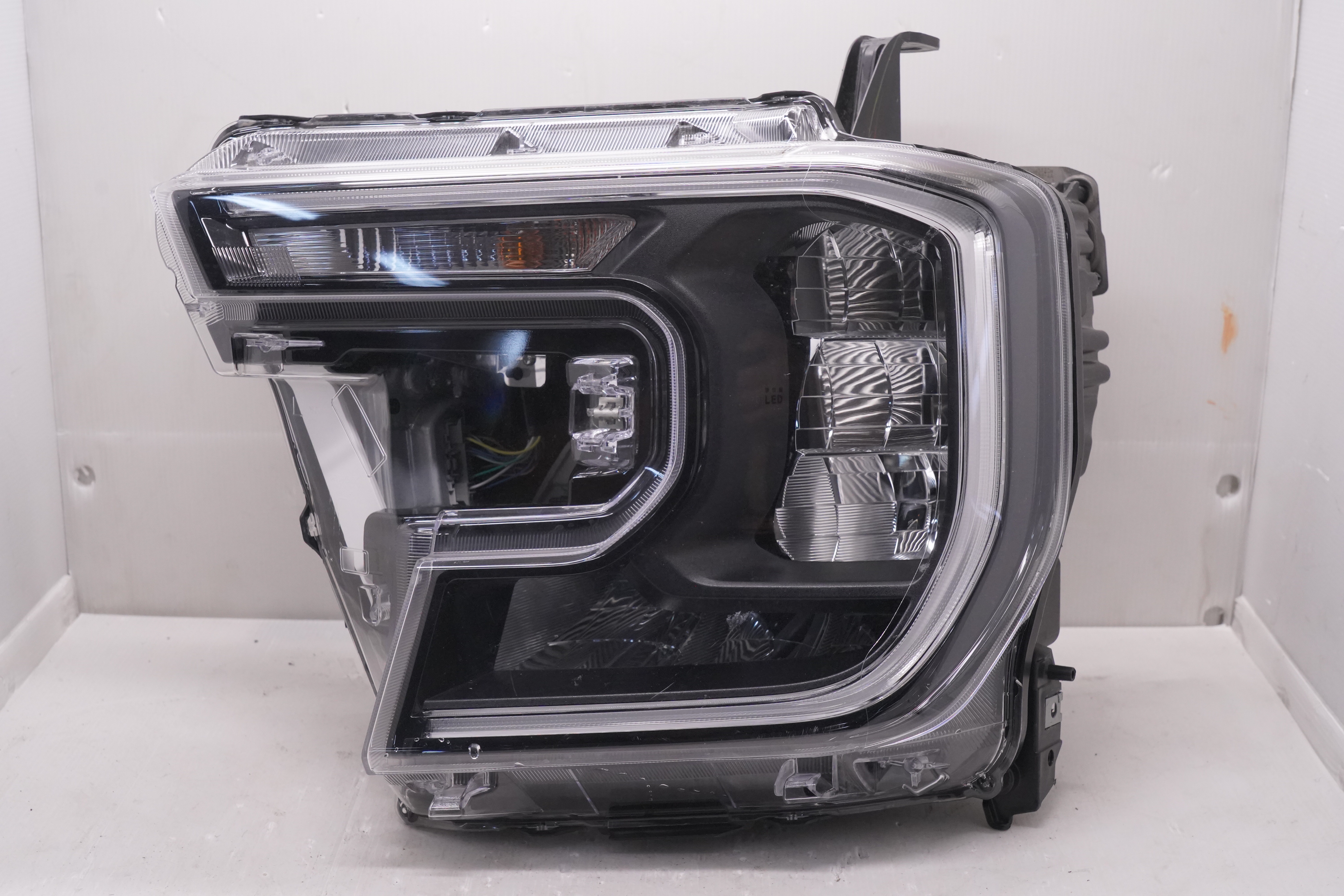 FORD EVEREST RANGER 2022-2024 LED L.H.S HEADLIGHT GENUINE