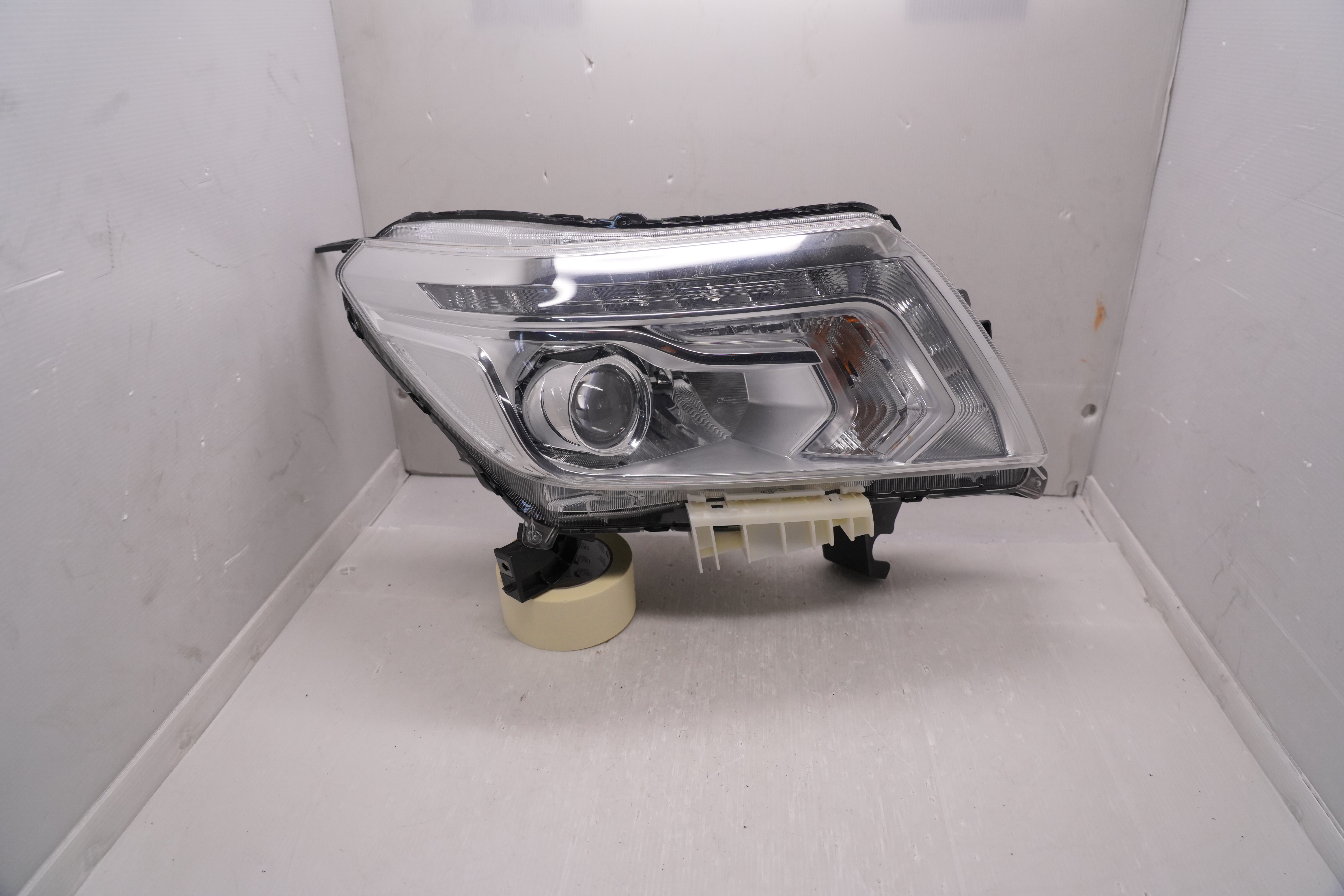 NISSAN NAVARA NP300 2015-2020 LED R.H.S HEADLIGHT GENUINE