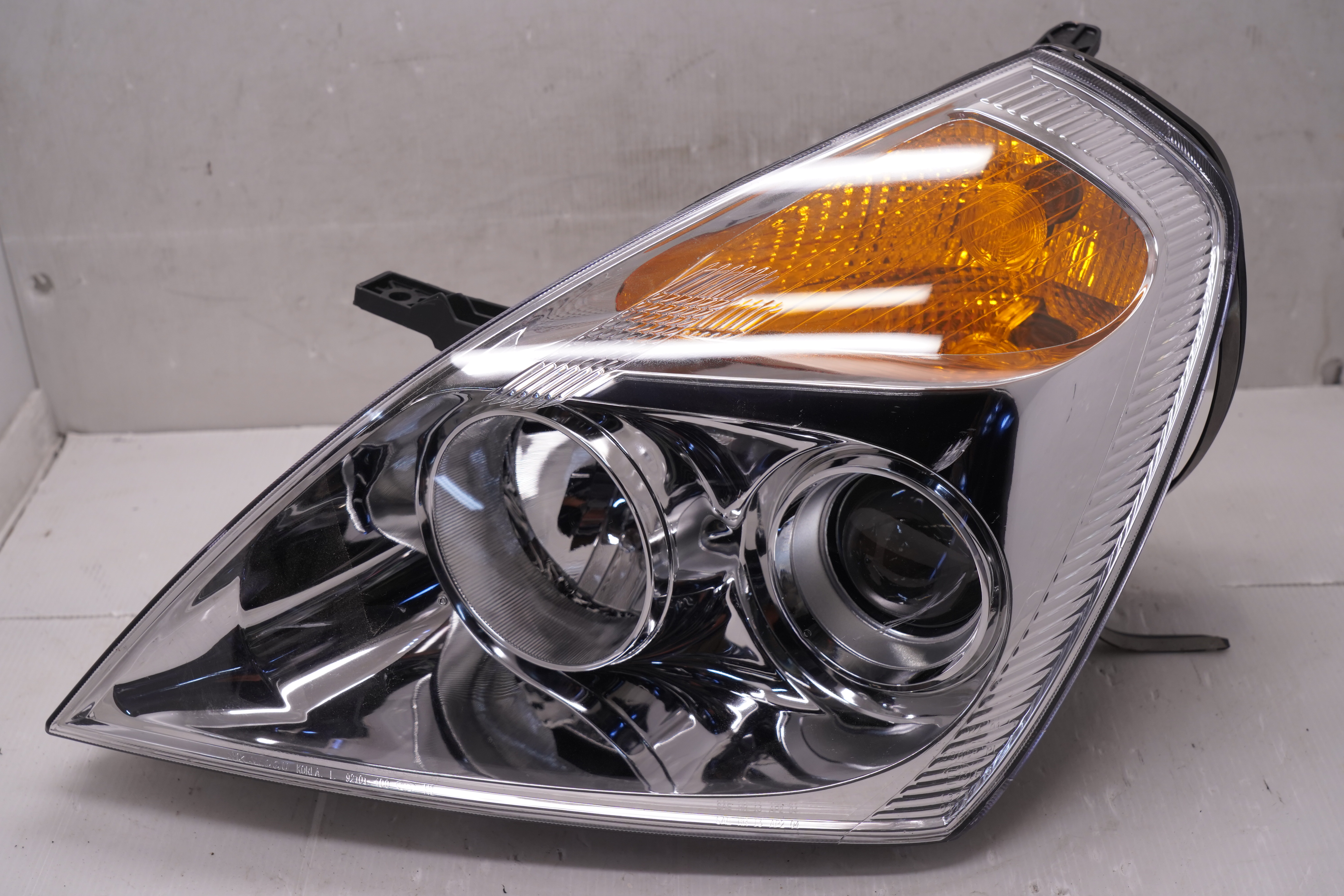 KIA GRAND CARNIVAL VQ-R 2012-2015 HALOGEN L.H.S HEADLIGHT GENUINE
