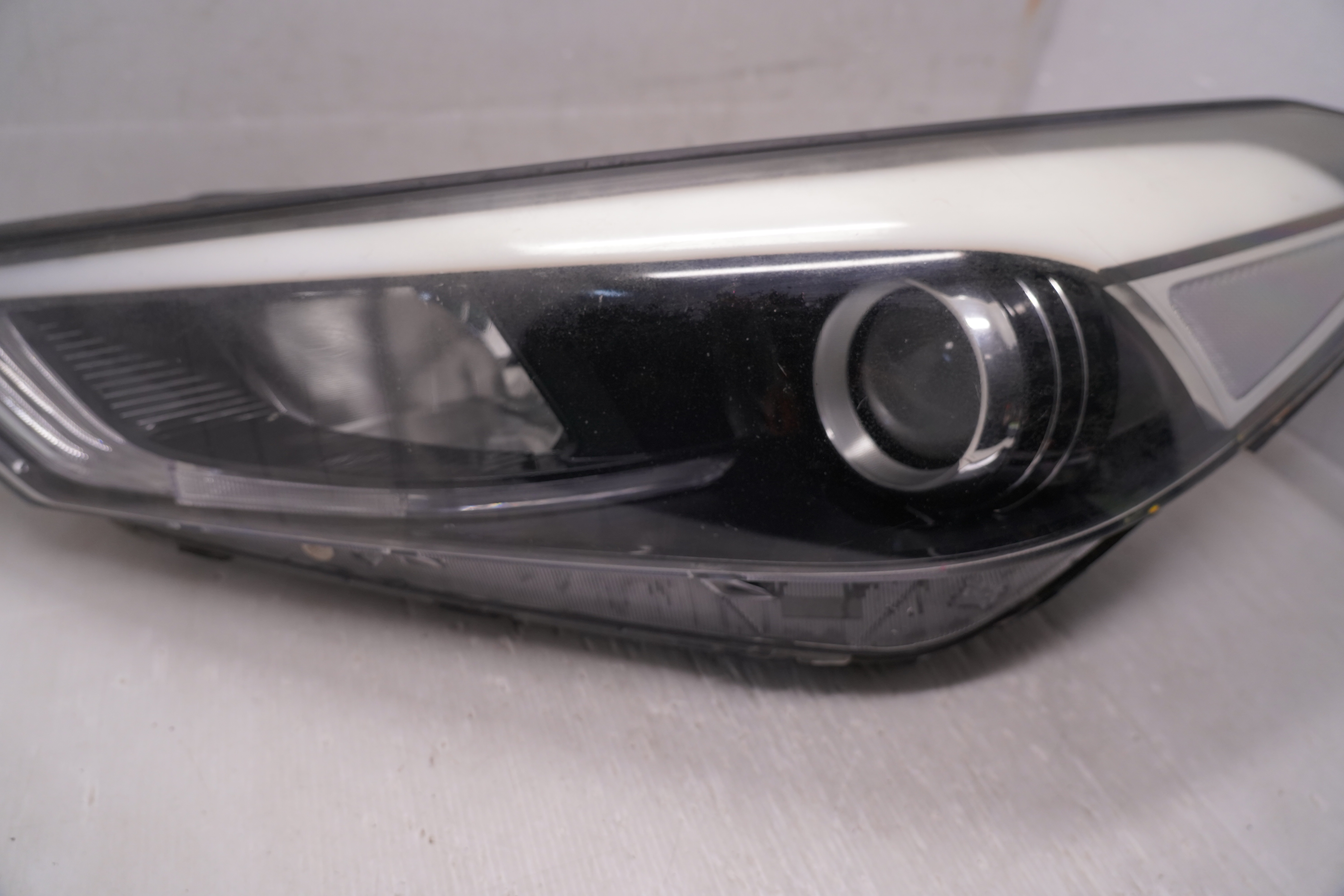 HYUNDAI TUCSON XG 2015-2017 HALOGEN L.H.S HEADLIGHT GENUINE