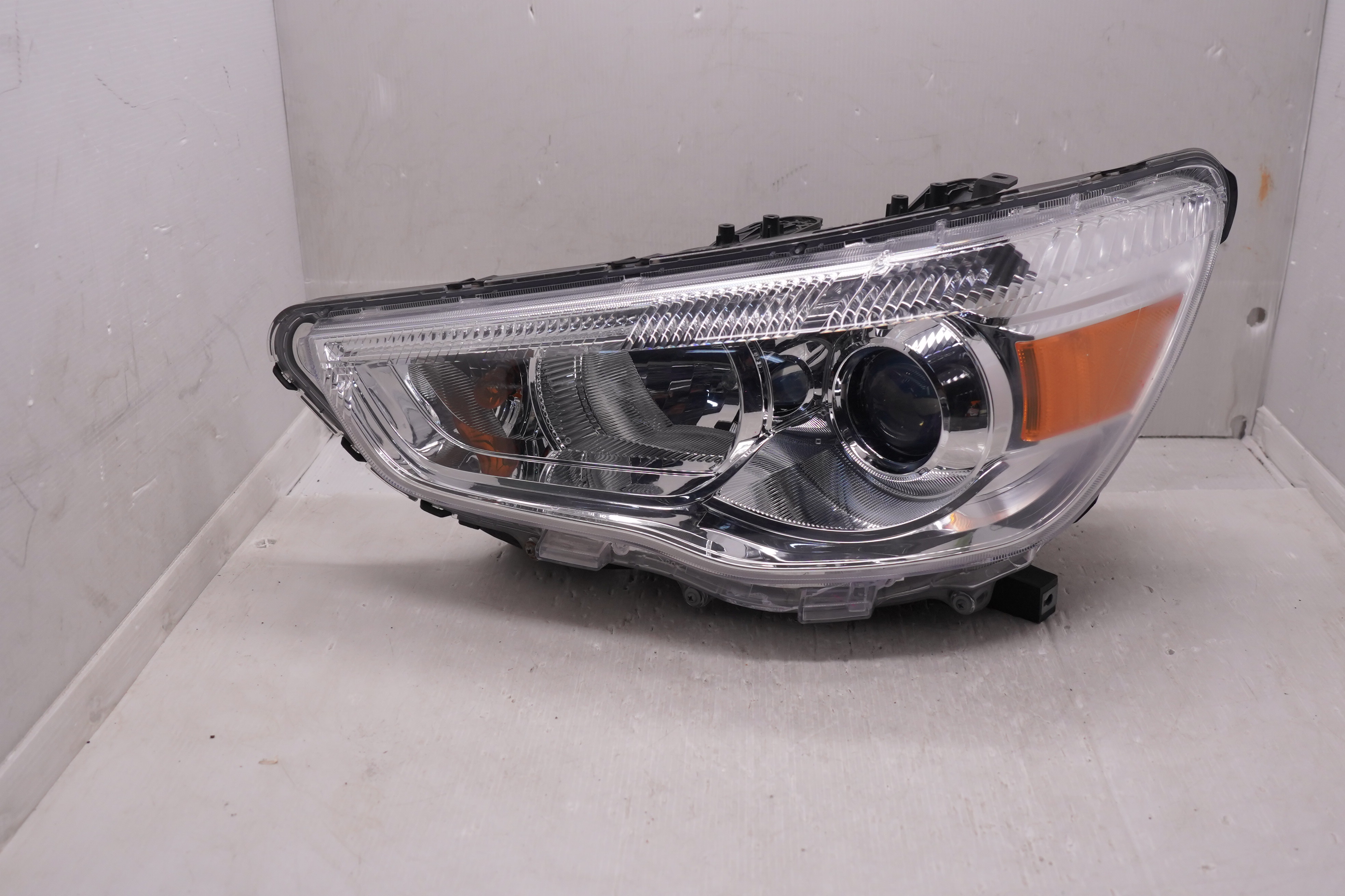 MITSUBISHI ASX 2010-2018 HALOGEN L.H.S HEADLIGHT GENUINE