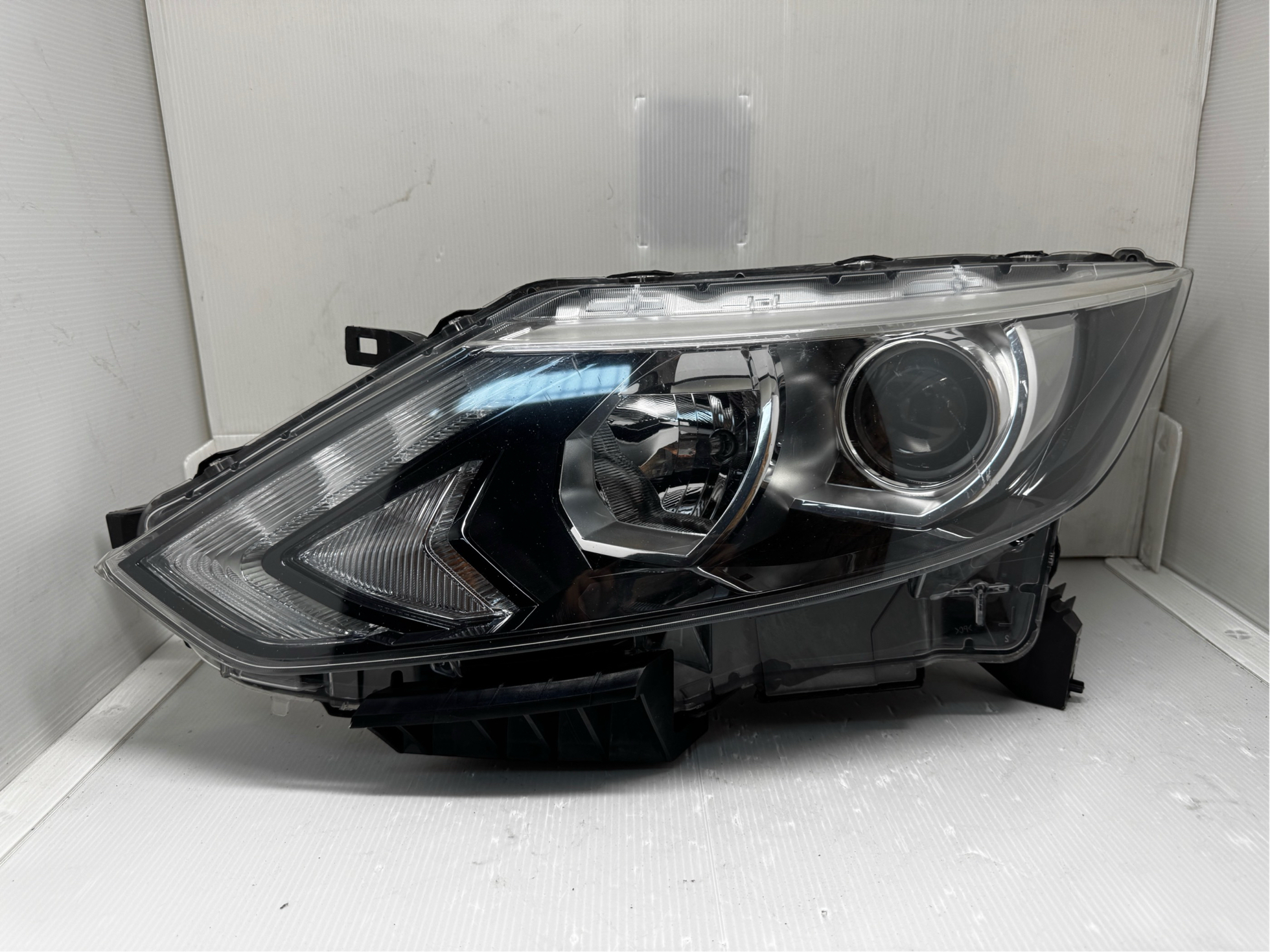NISSAN QASHQAI J11 2014-2016 HALOGEN L.H.S HEADLIGHT GENUINE
