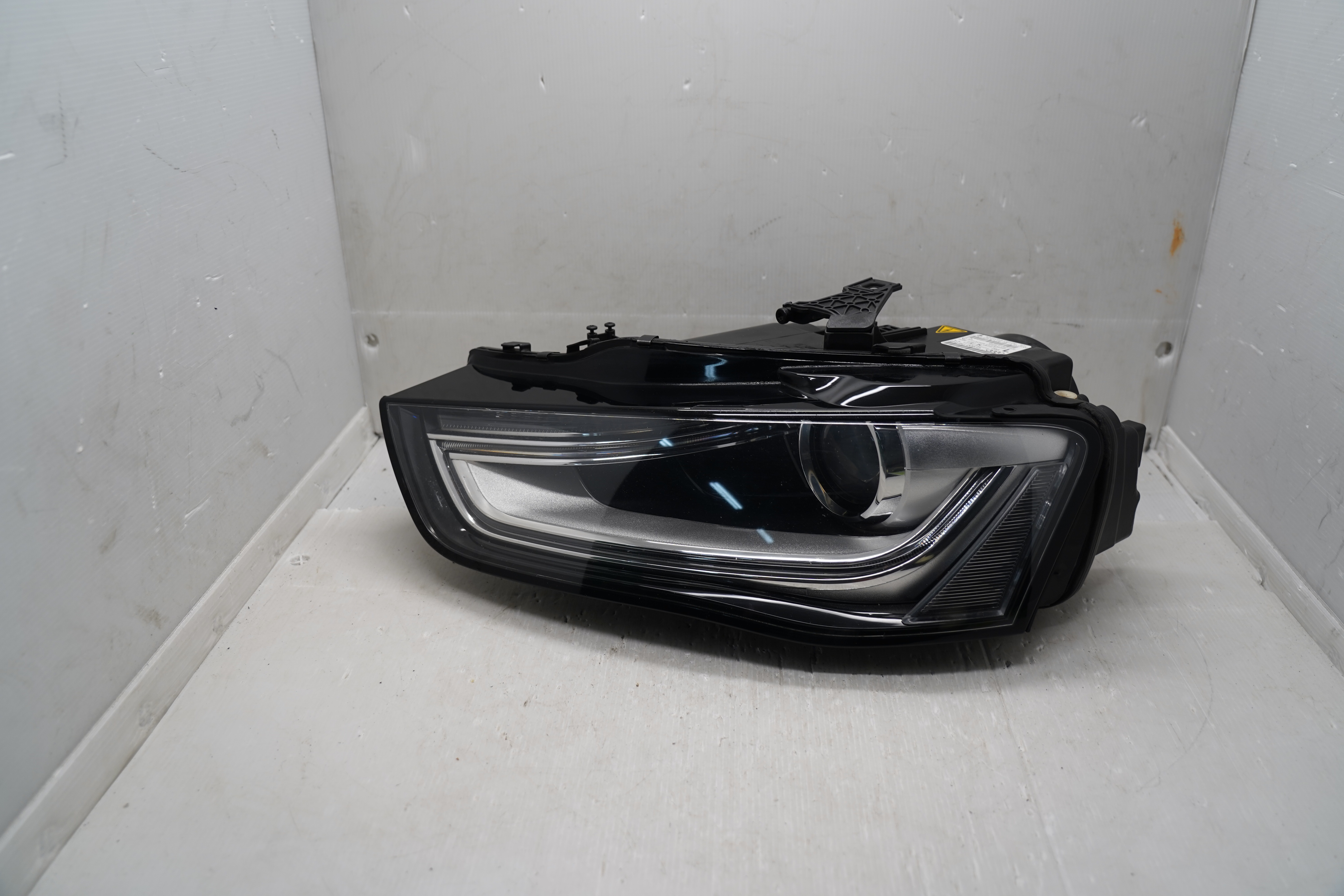 Audi A4 B8 2011-2014 XENON L.H.S HEADLIGHT GENUINE