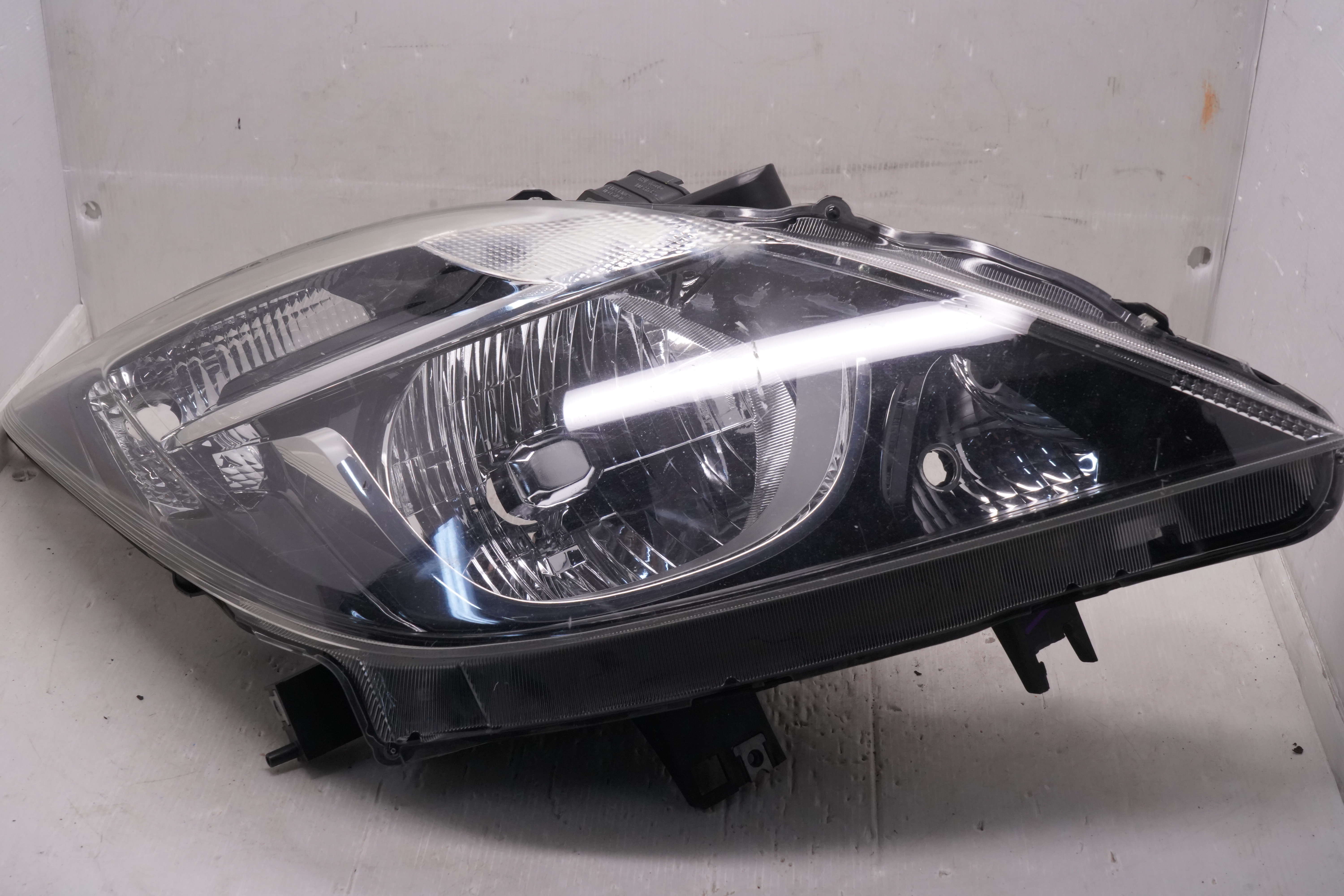 MAZDA BT-50 2016-2019 HALOGEN R.H.S HEADLIGHT GENUINE