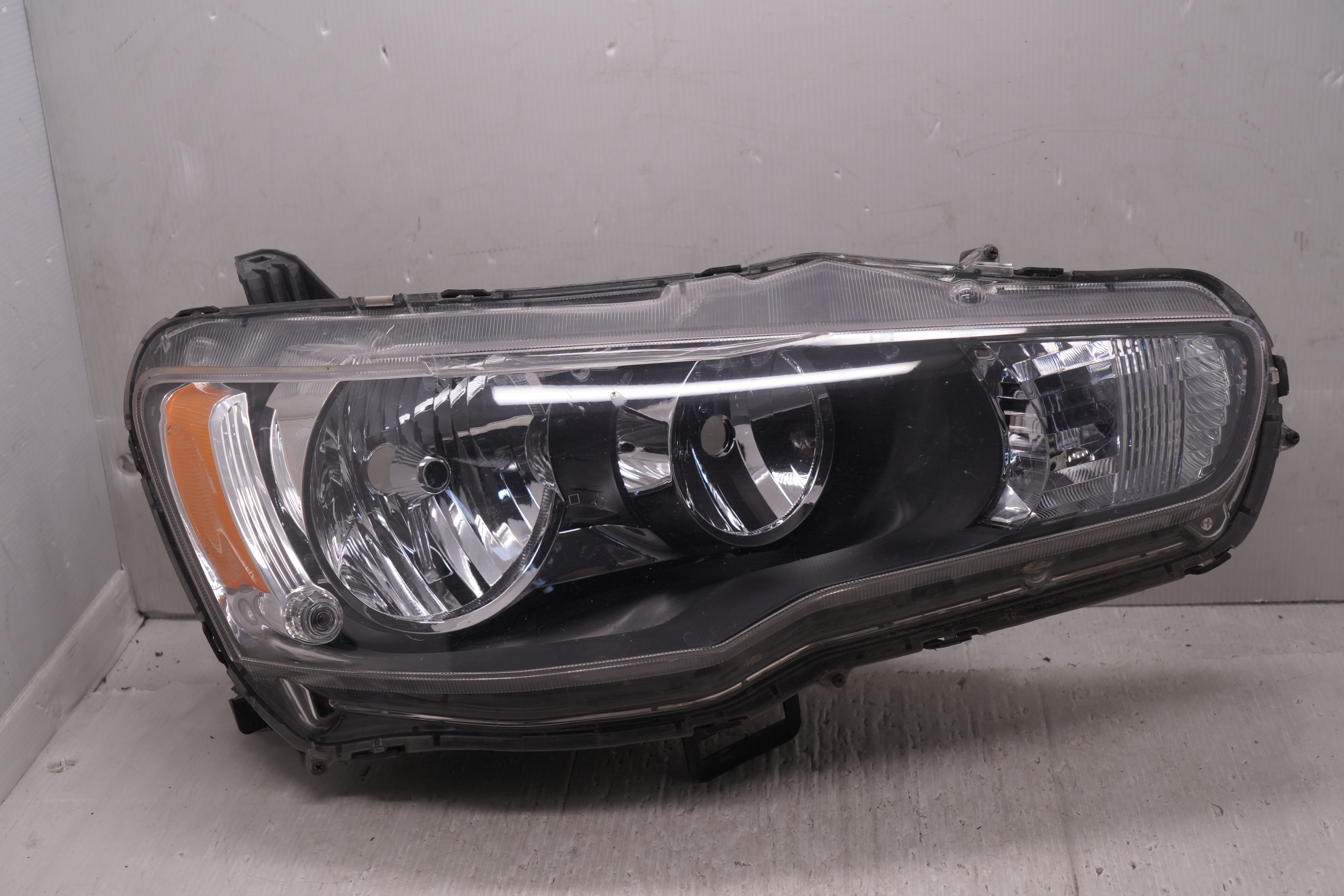 MITSUBISHI LANCER 2008-2018 HALOGEN R.H.S HEADLIGHT GENUINE